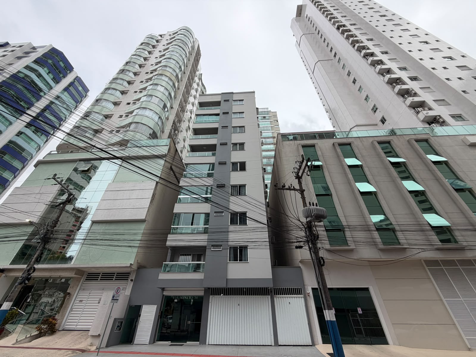 Apartamento com 01 dormitório a 300m do mar de Balneário Camboriú.