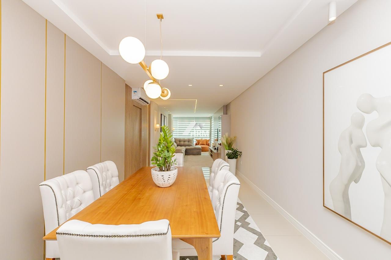 Apartamento mobiliado com 3 dormitórios(sendo 1 suíte) e 2 vagas de garagem no Centro