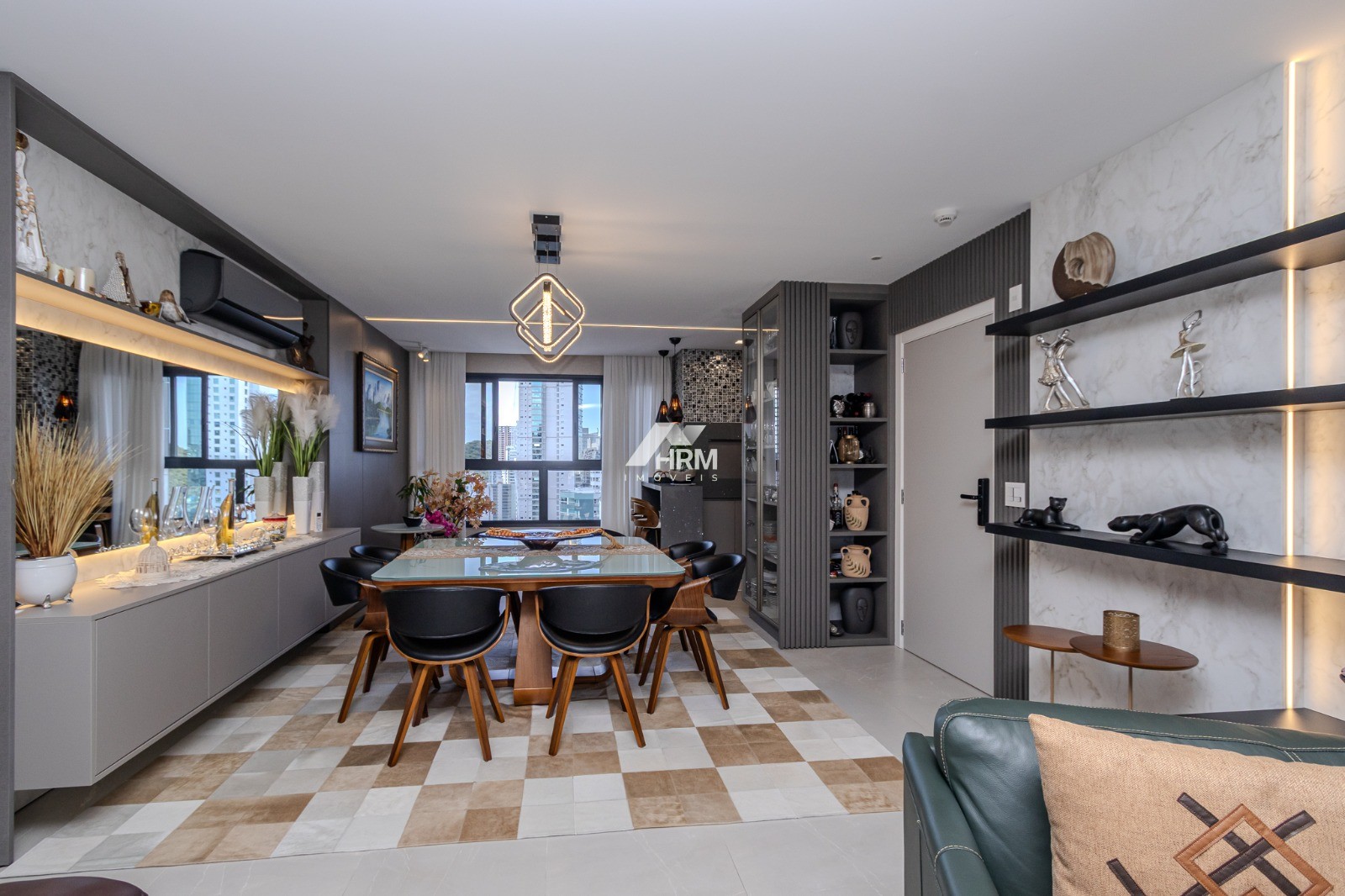 Apartamento Finamente Decorado no Edifício Müller Ocean — 176 m² e 4 Suítes