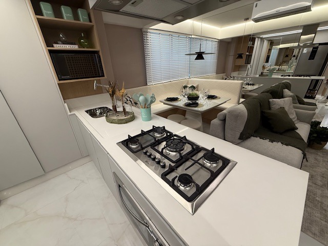 Apartamento mobiliado, equipado e decorado, pronto para morar ou investir.