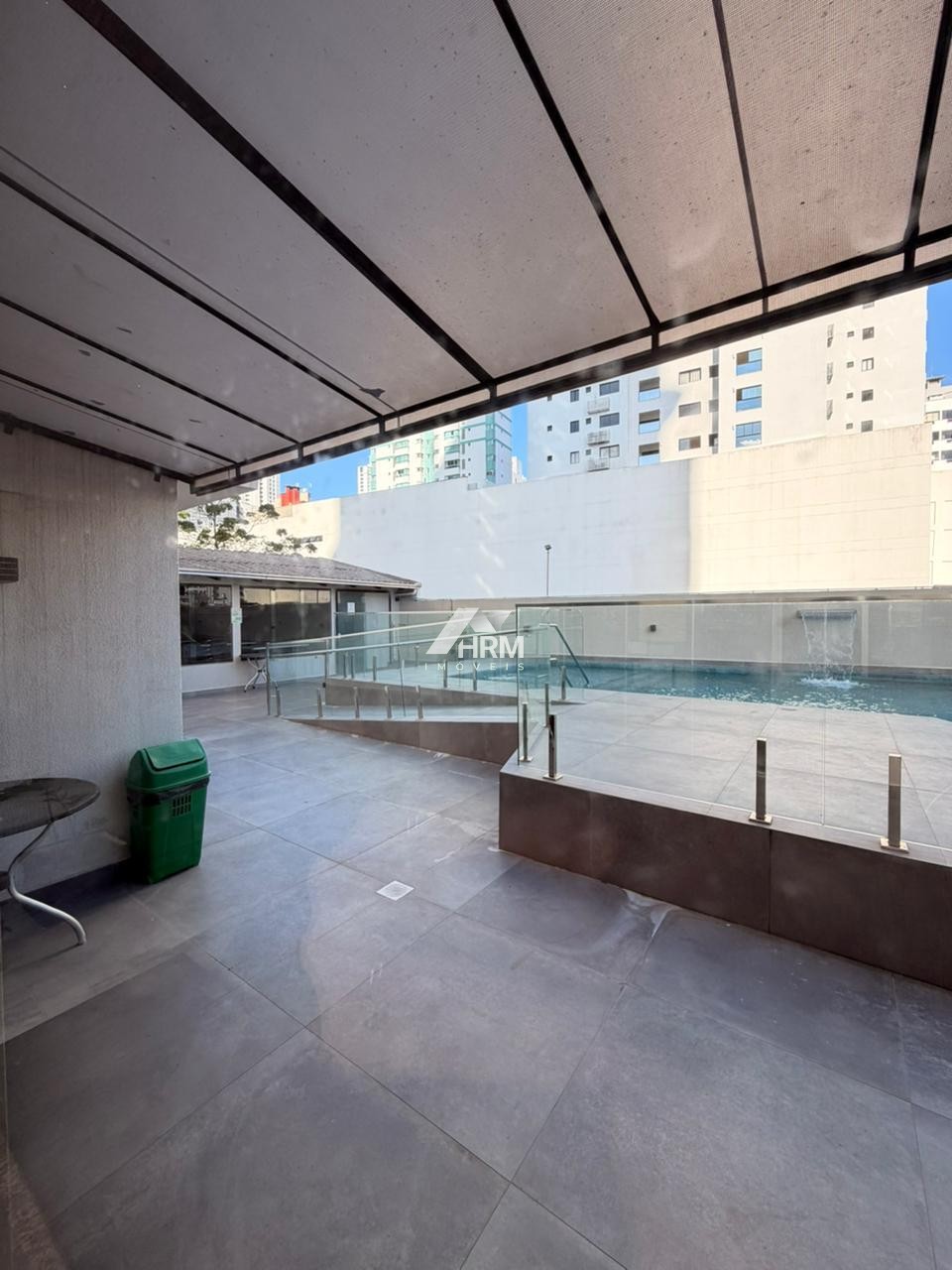 Apartamento de 02 Quartos no centro de Balneário Camboriú