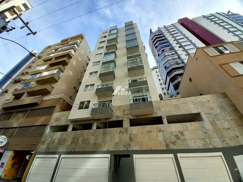 Apartamento a pouco metros do mar. Edifício Itaparica.