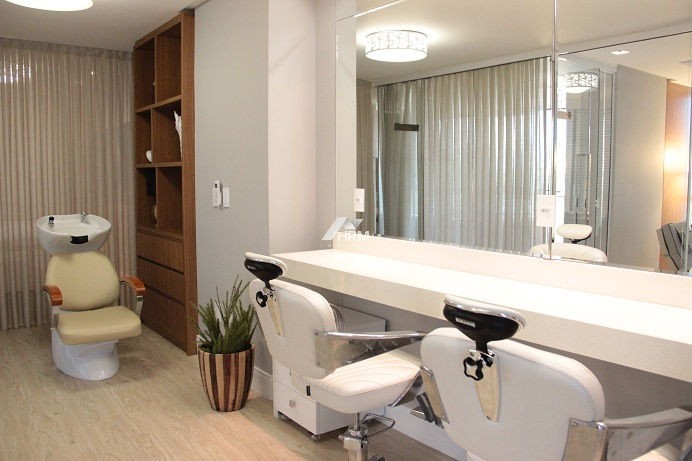 Apartamento com 04 suítes e 06 banheiros, Centro, Balneário Camboriú-SC.