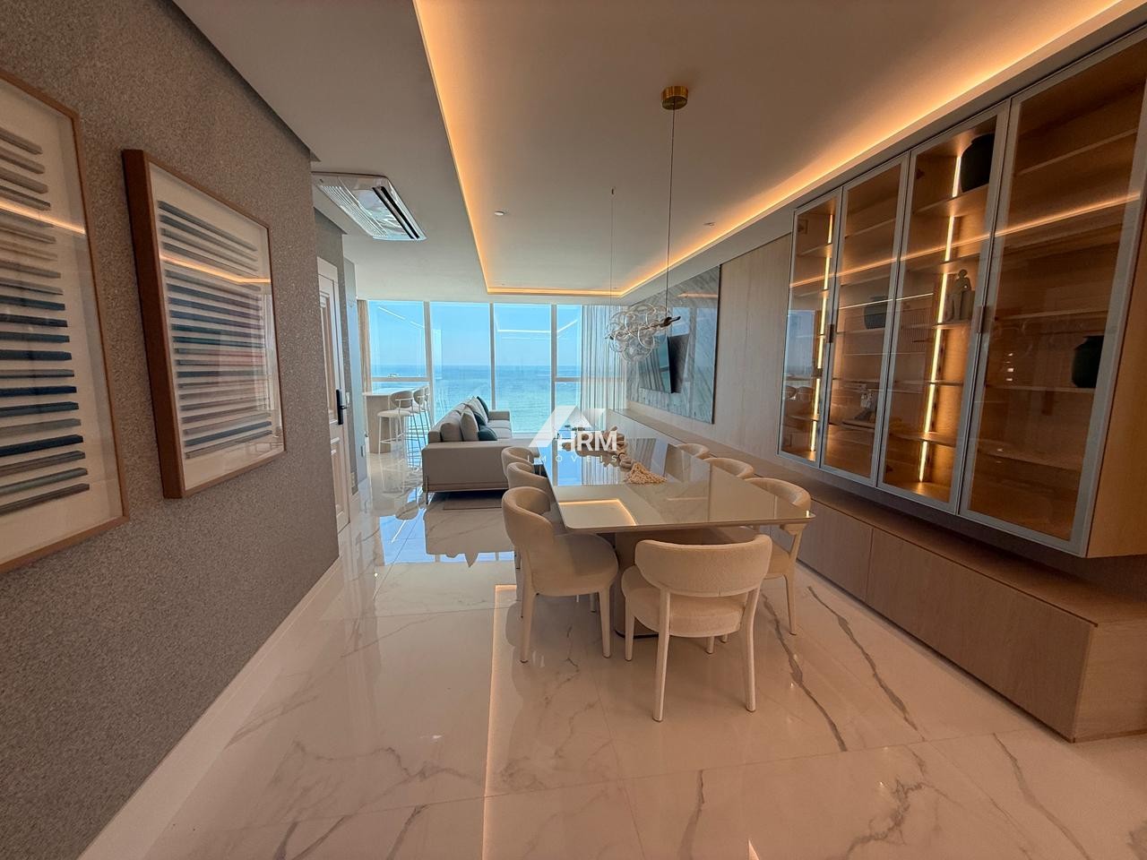 Apartamento Frente Mar, Com 04 Suítes na Av. Atlântica, Balneário Camboriú.