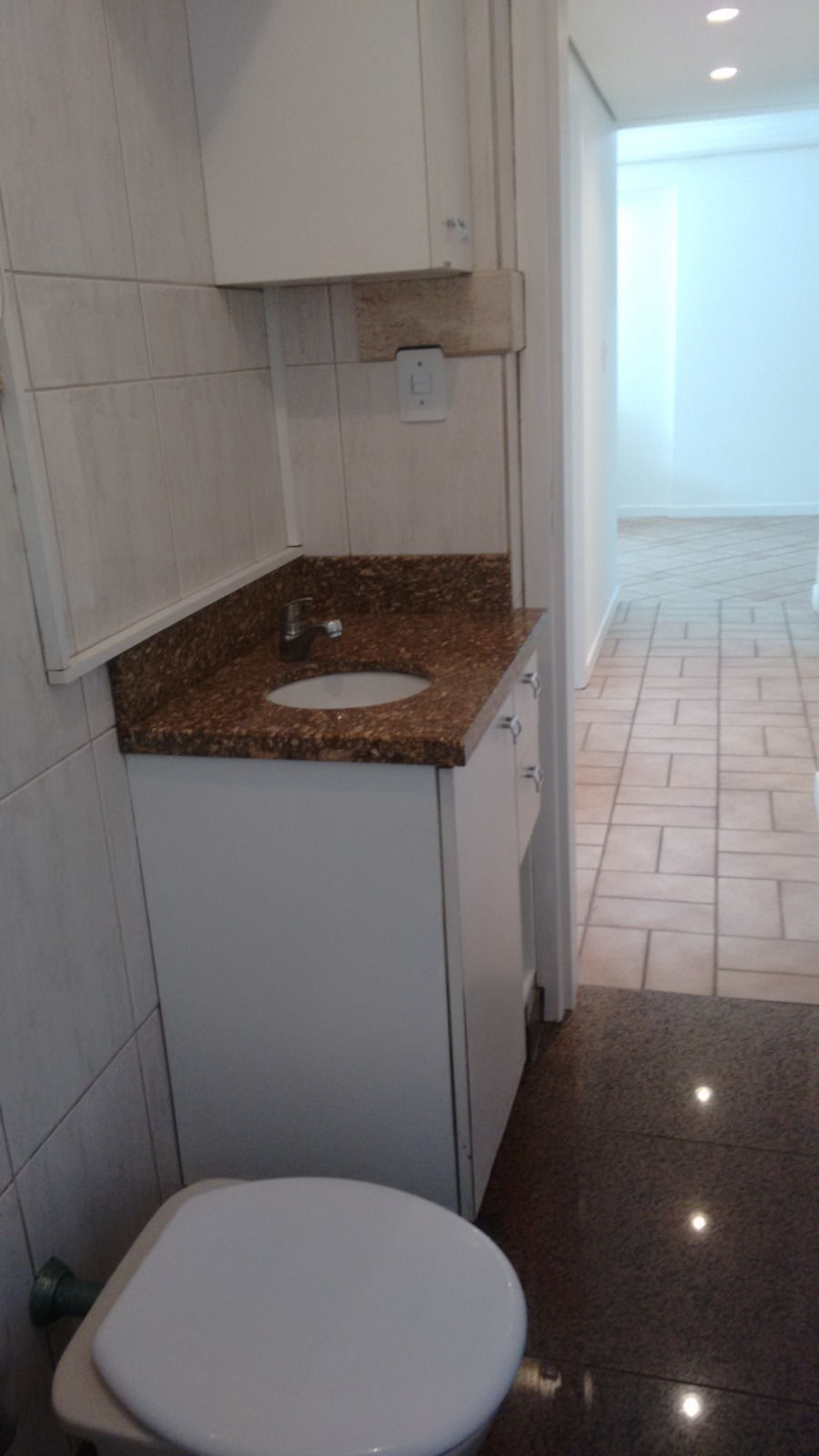 Apartamento diferenciado com 2 quartos acerca de 250m do mar de Balneário Camboriú.