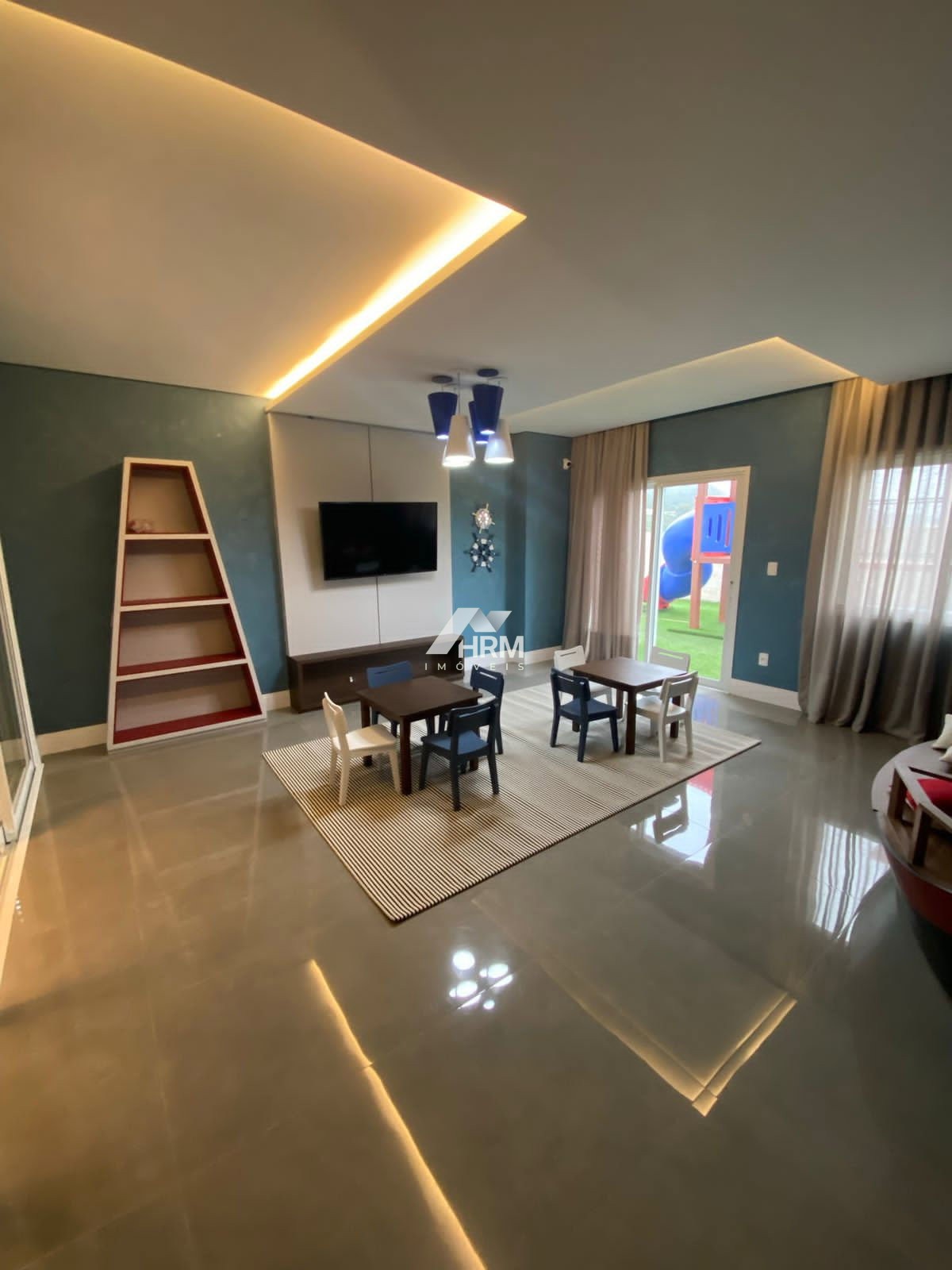 Apartamento de 04 dormitórios + 05 banheiros. Centro, Balneário Camboriú.
