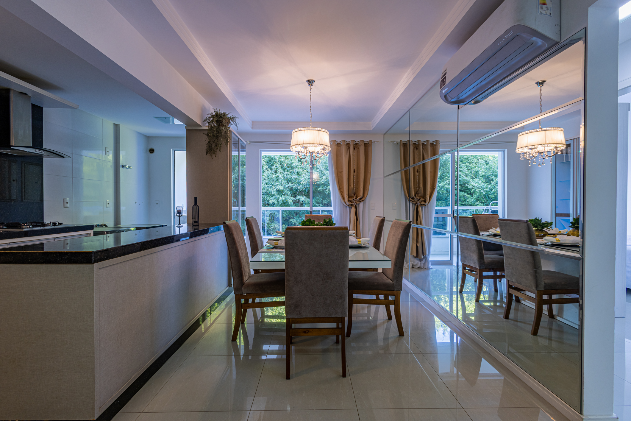 Apartamento com 03 quartos e 02 vagas no Bairro Tabuleiro em Camboriú.