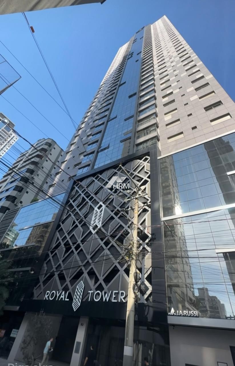 Apartamento com Ótima localização, 04 Suítes e Garagem Privativa no Centro de Balneário Camboriú.