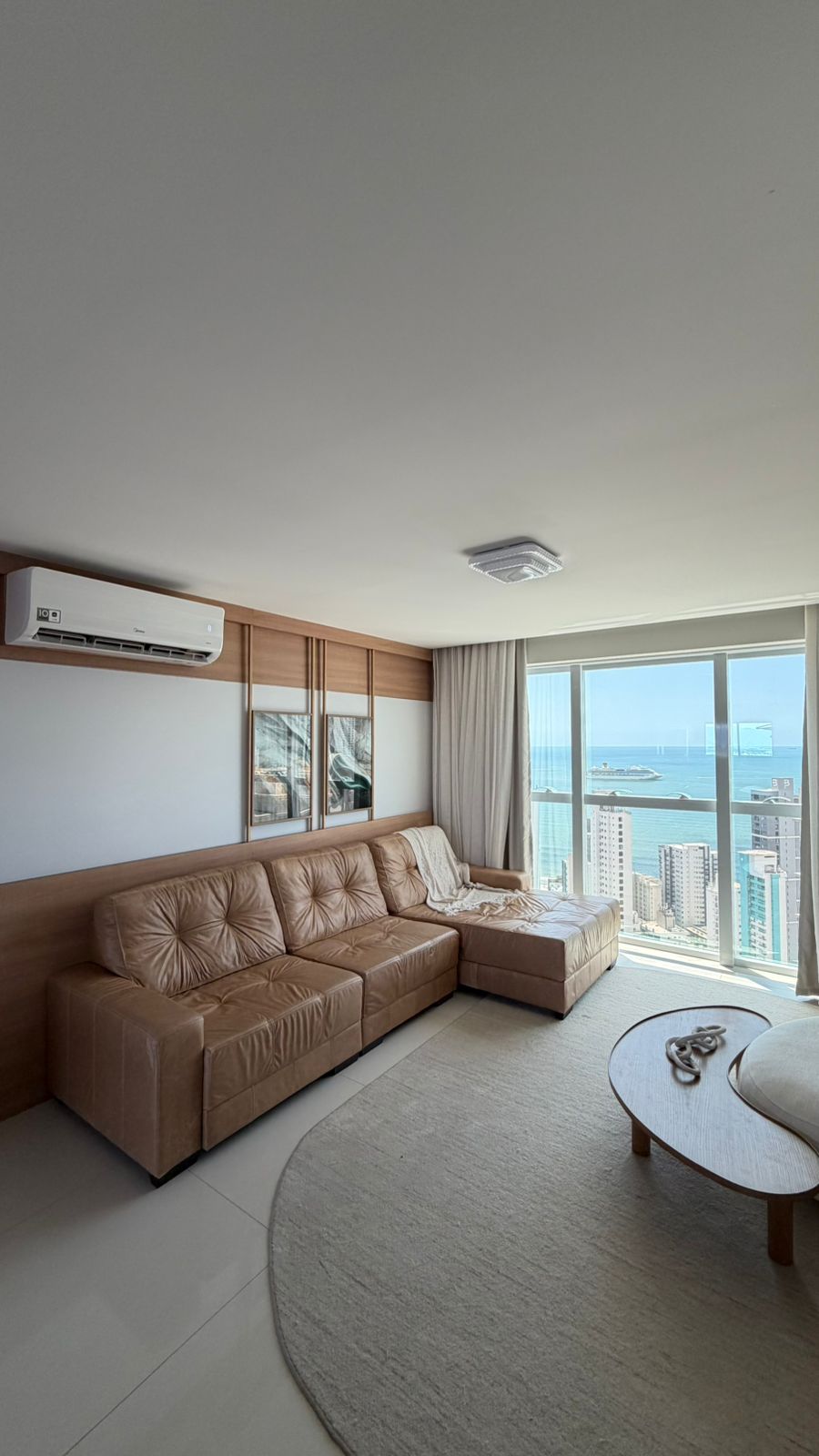 Apartamento mobiliado com 03 suítes no Phoenix Tower em Balneário Camboriú.