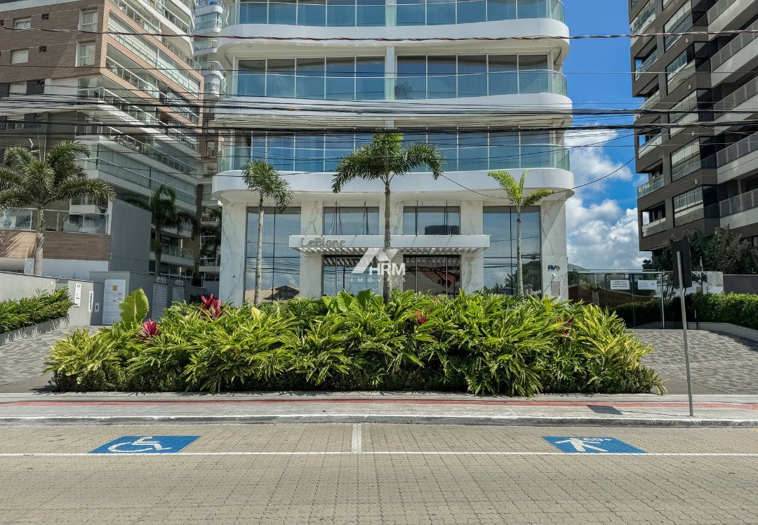 Apartamento Mobiliado de 03 Suítes na Praia Brava, Itajaí-SC.