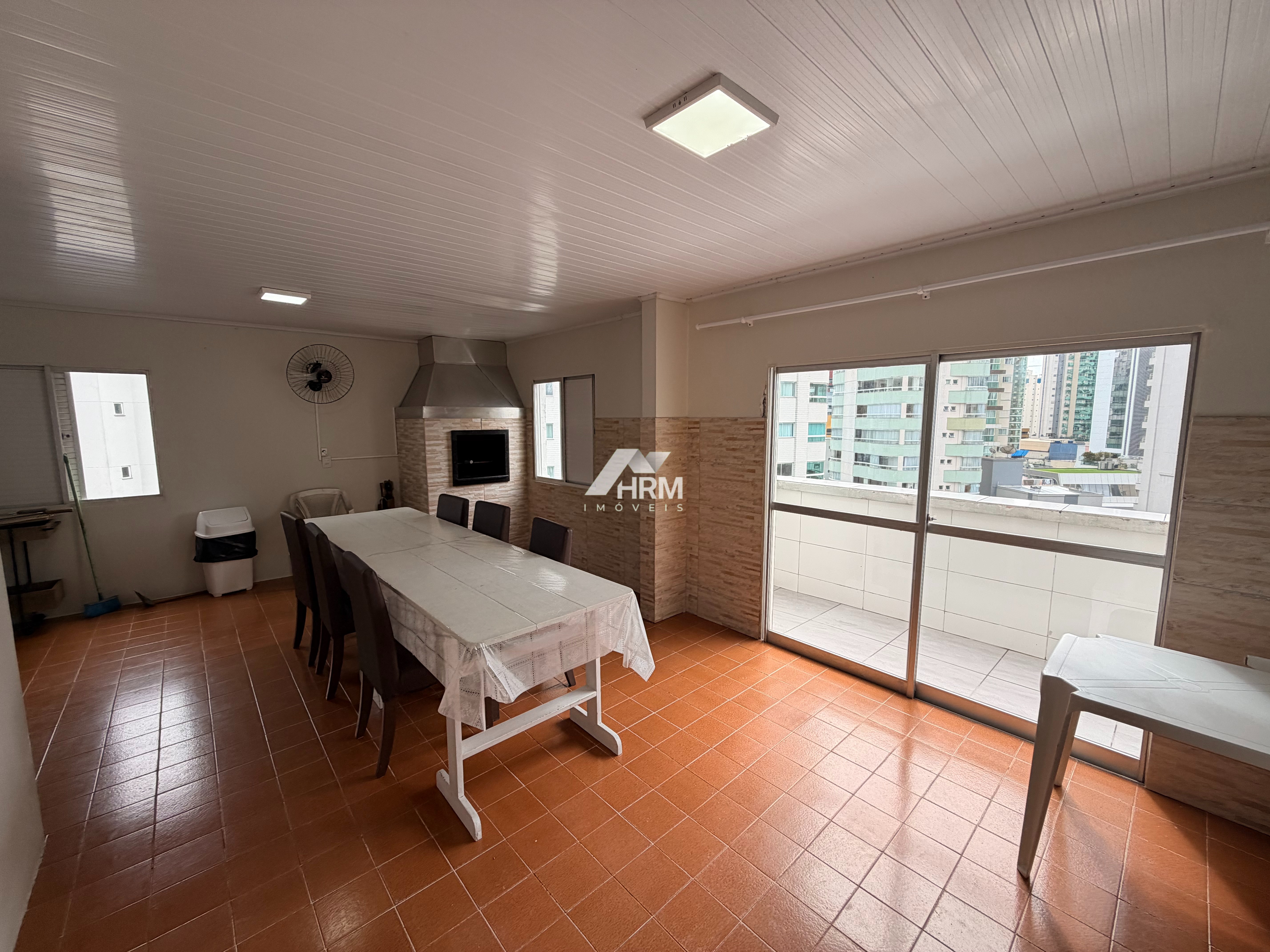 Apartamento de 2 dormitórios de frente para av. Brasil - Centro, Balneário Camboriú, Santa Catarina