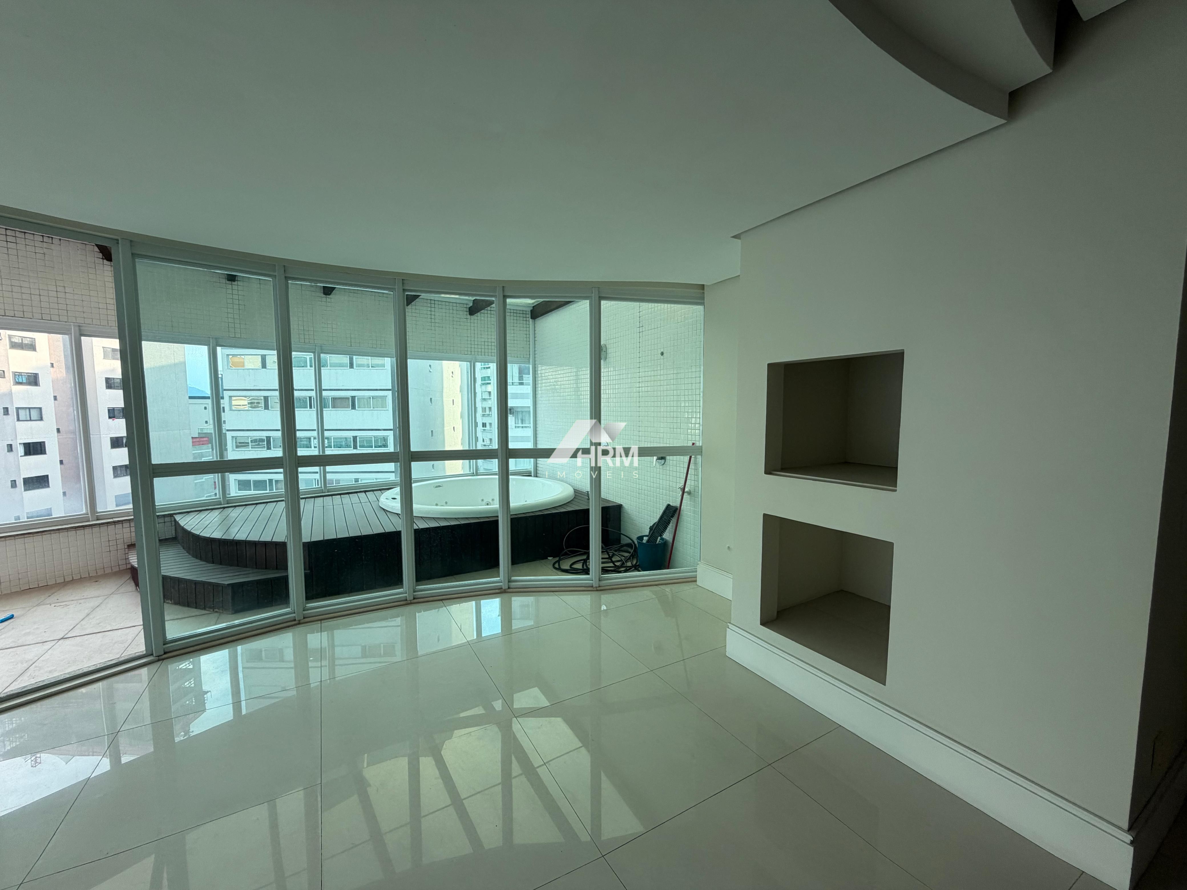 Apartamento diferenciado quadra mar, 03 suítes | Centro, Balneário Camboriú, Santa Catarina