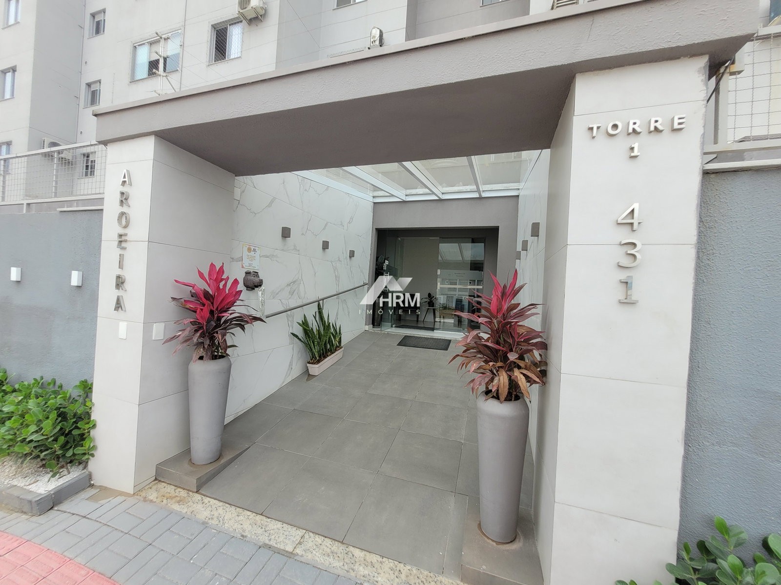 Apartamento com 02 quartos, 01 vaga de garagem. Camboriú - SC