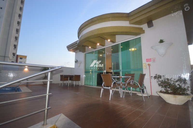 Apartamento mobiliado com 3 dormitórios(sendo 1 suíte) e 2 vagas de garagem no Centro