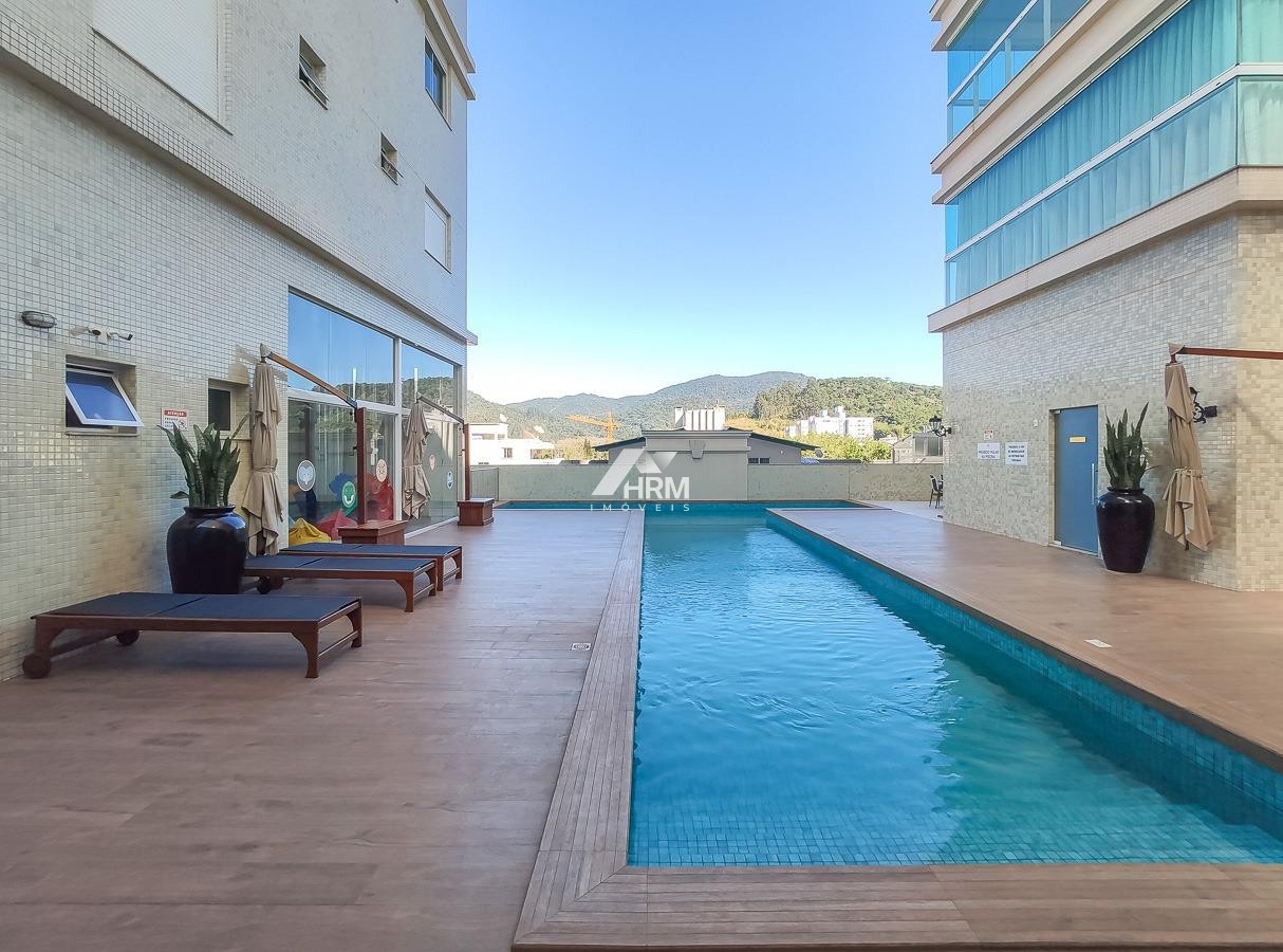 Apartamento Com Varanda Gourmet e 03 Suítes no Centro de Itapema.