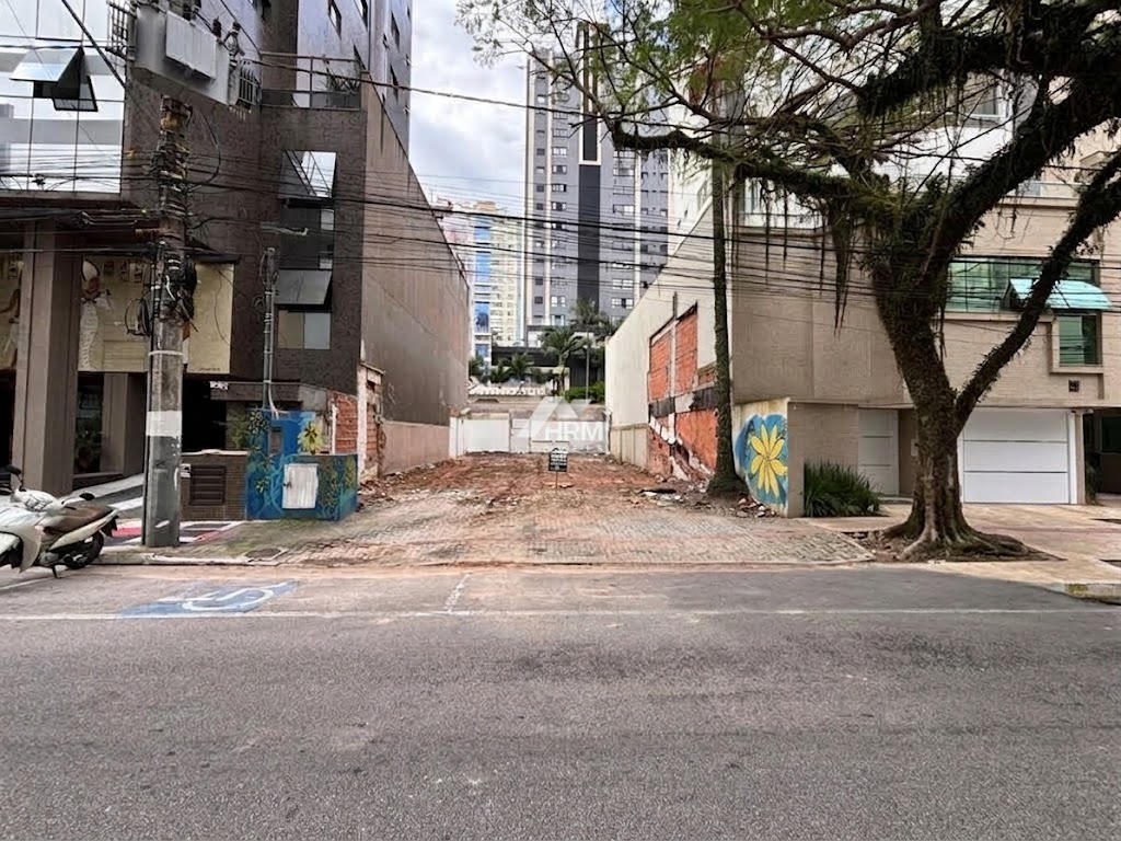 Terreno à venda em Balneário Camboriú!