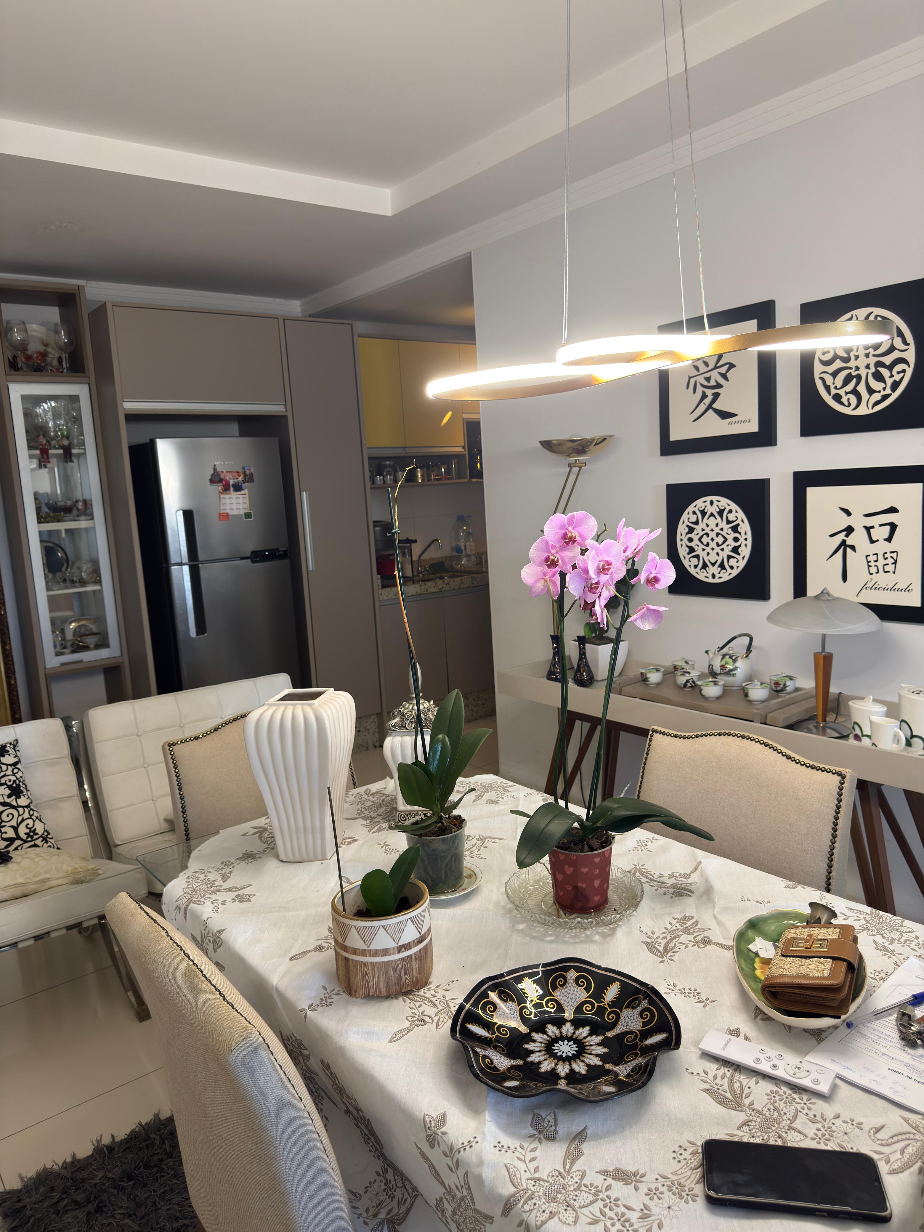 Apartamento com 02 quartos e 02 vagas no Tabuleiro em Camboriú.