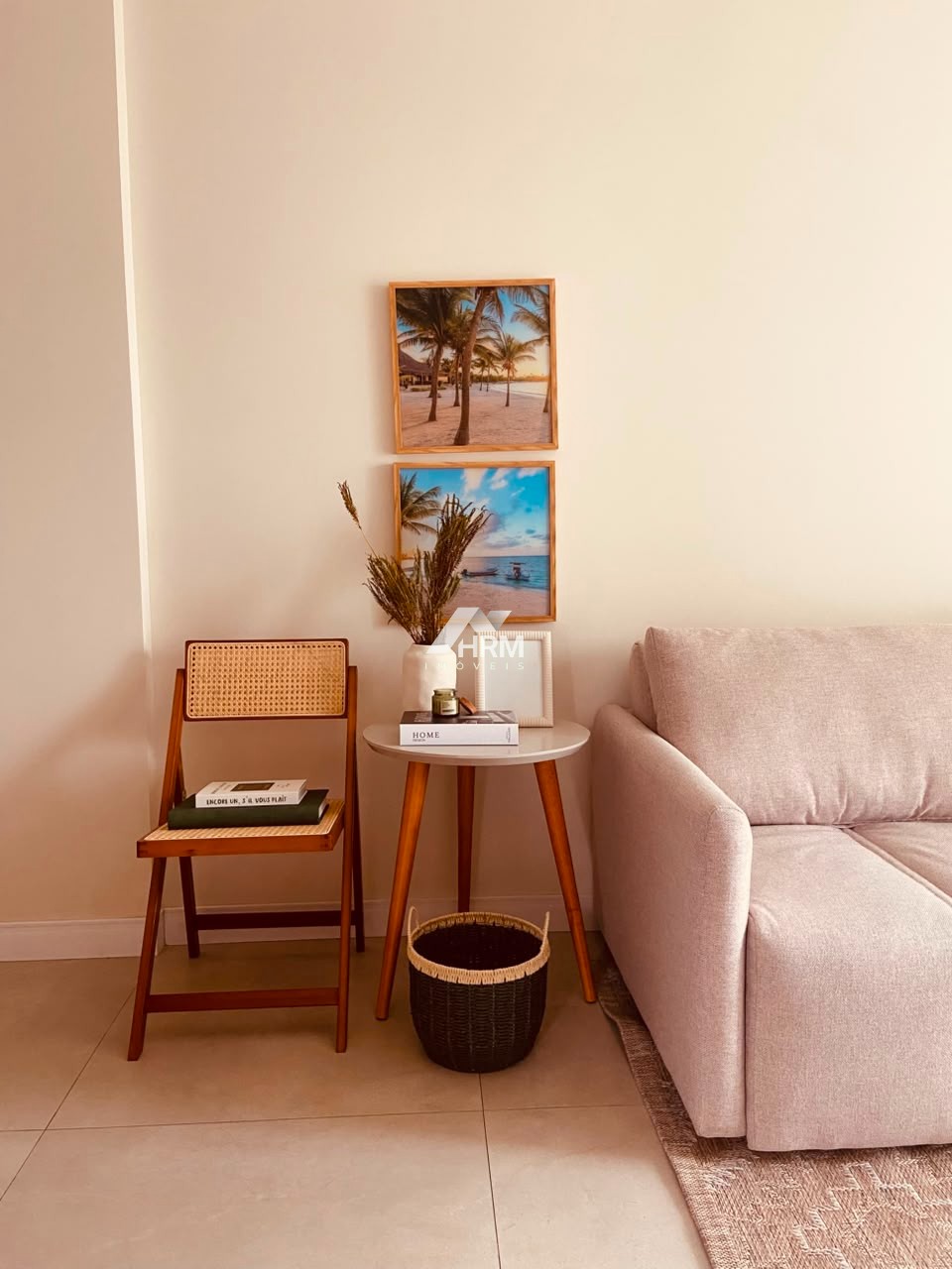 Apartamento com 02 quartos no bairro das nações, Balneário Camboriú.