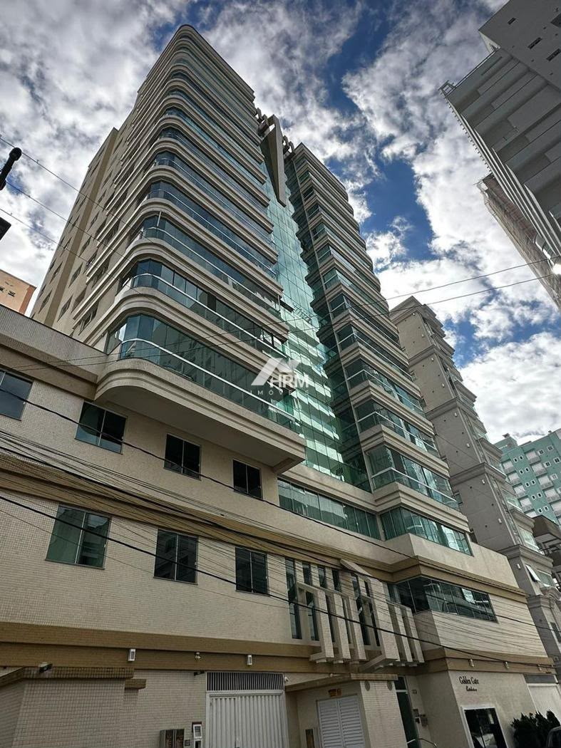Apartamento Mobiliado, com Sacada e 04 Suítes, Meia Praia, Itajaí-SC.