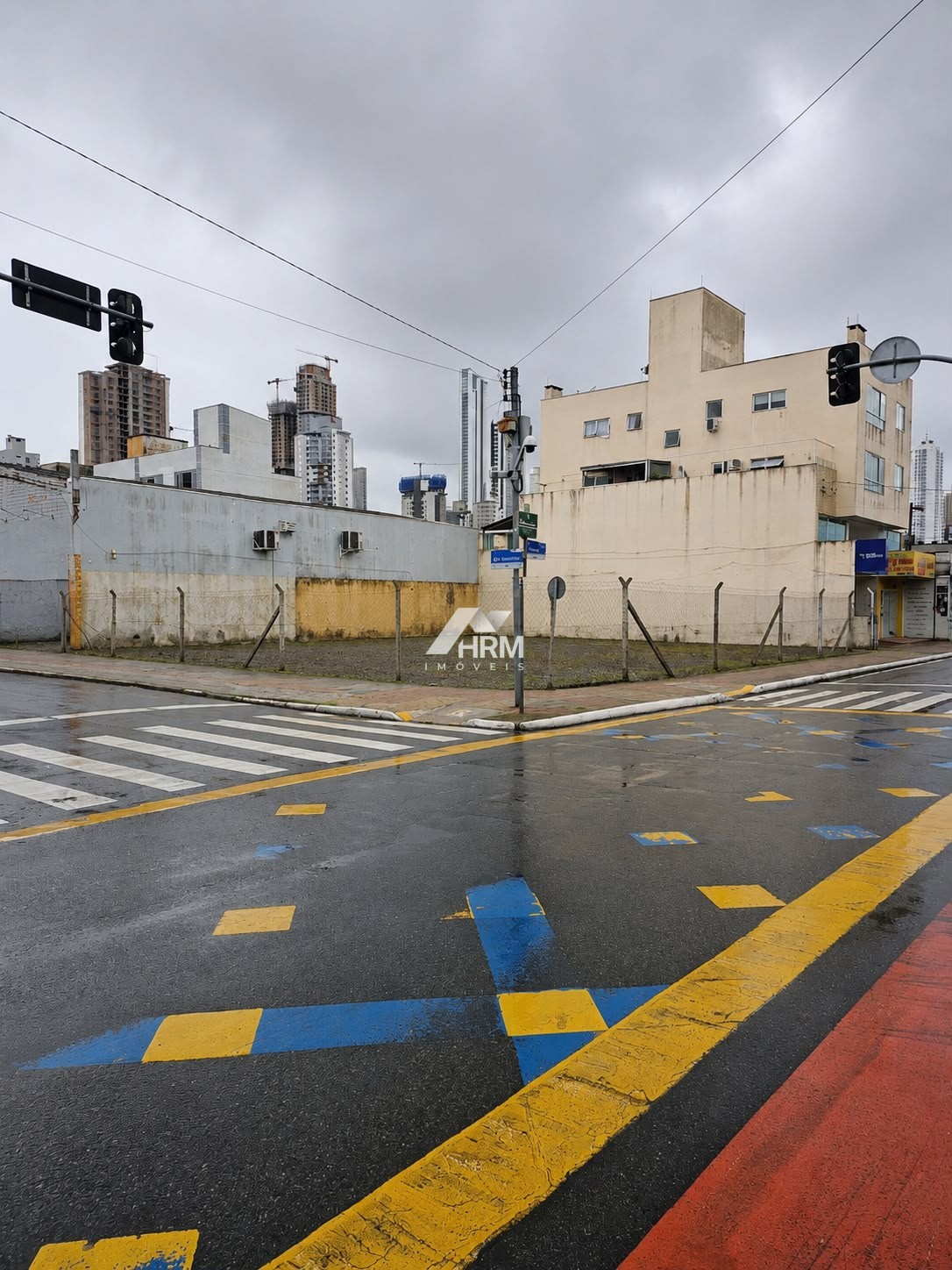 Terreno de esquina à venda no bairro Vila Real, em Balneário Camboriú