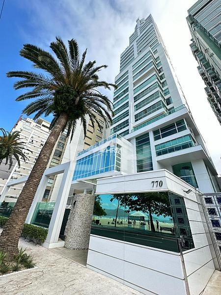 Apartamento de 03 Suítes na Av. Atlântica, Balneário Camboriú.