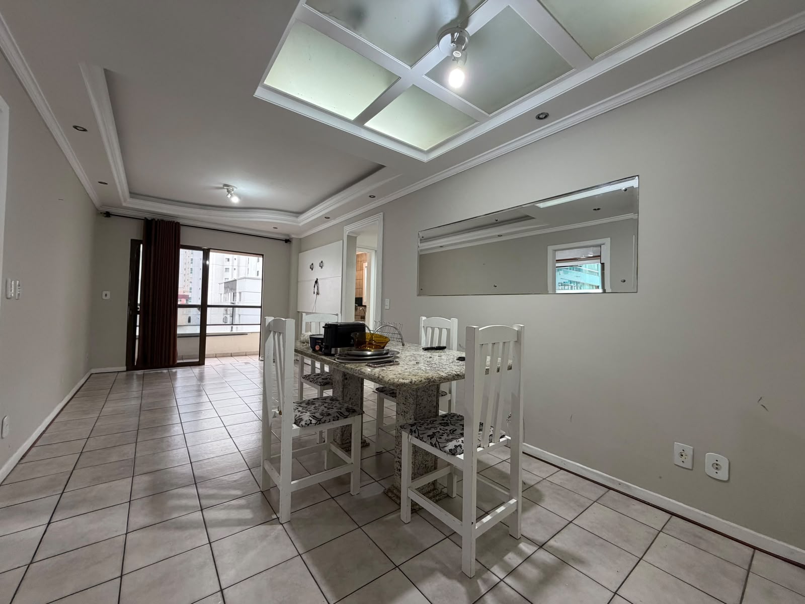 Apartamento quadra mar 2 dormitórios sendo 1 suíte Balneário Camboriú-SC