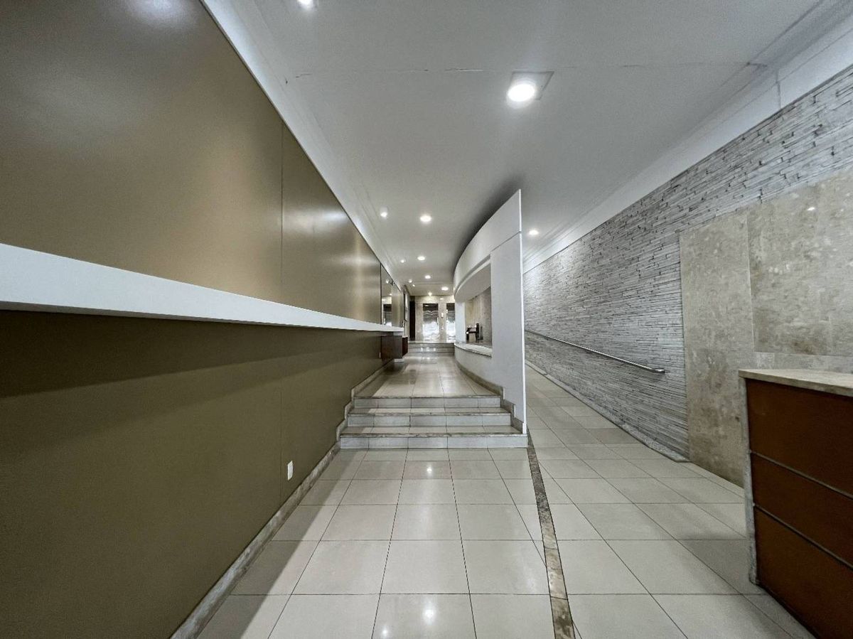 Apartamento com 3 quartosem prédio frente mar em Balneário Camboriú.