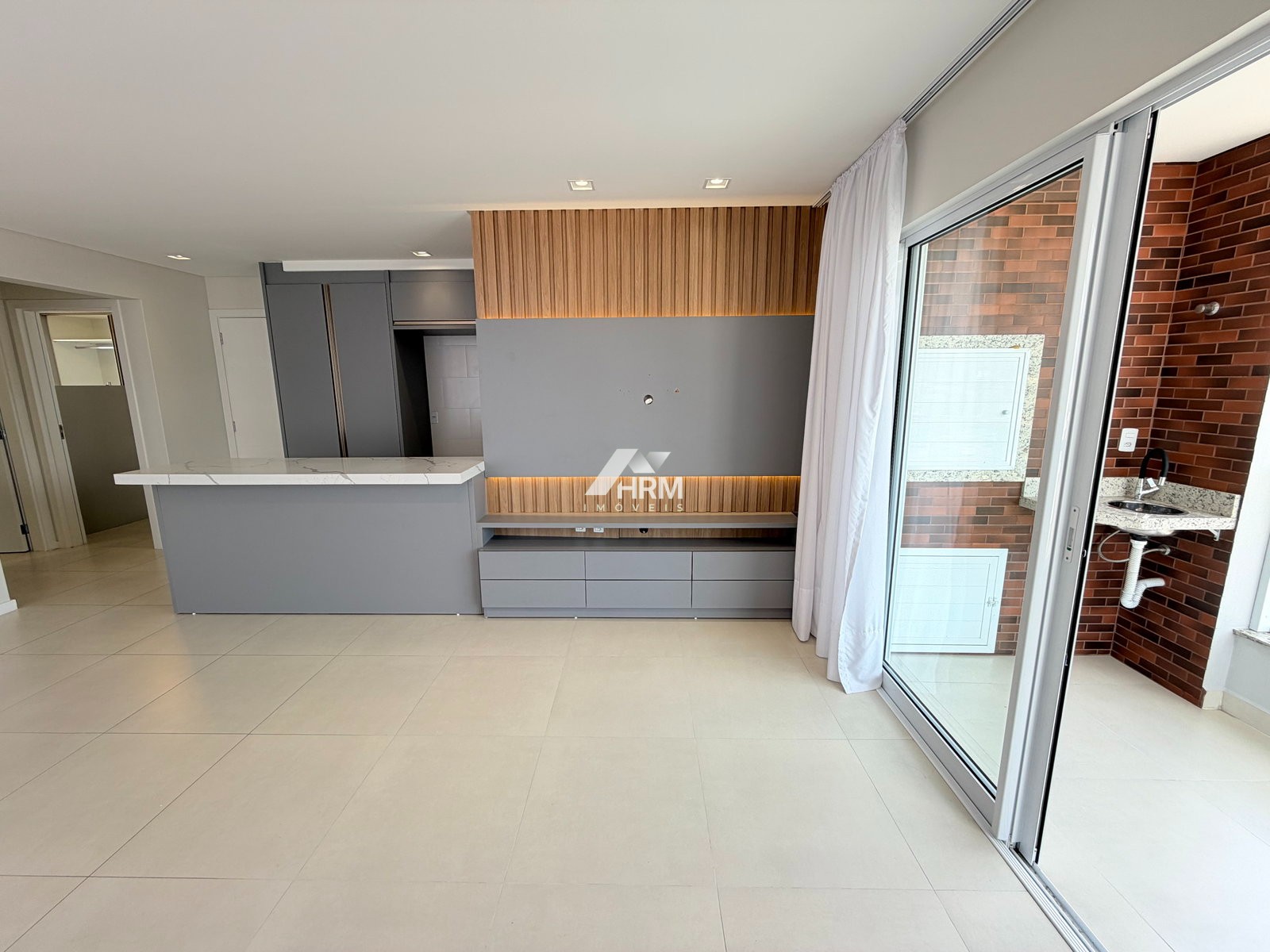 Apartamento com 02 quartos, sendo 01 suíte. Bairro Areias, Camboriú-SC.