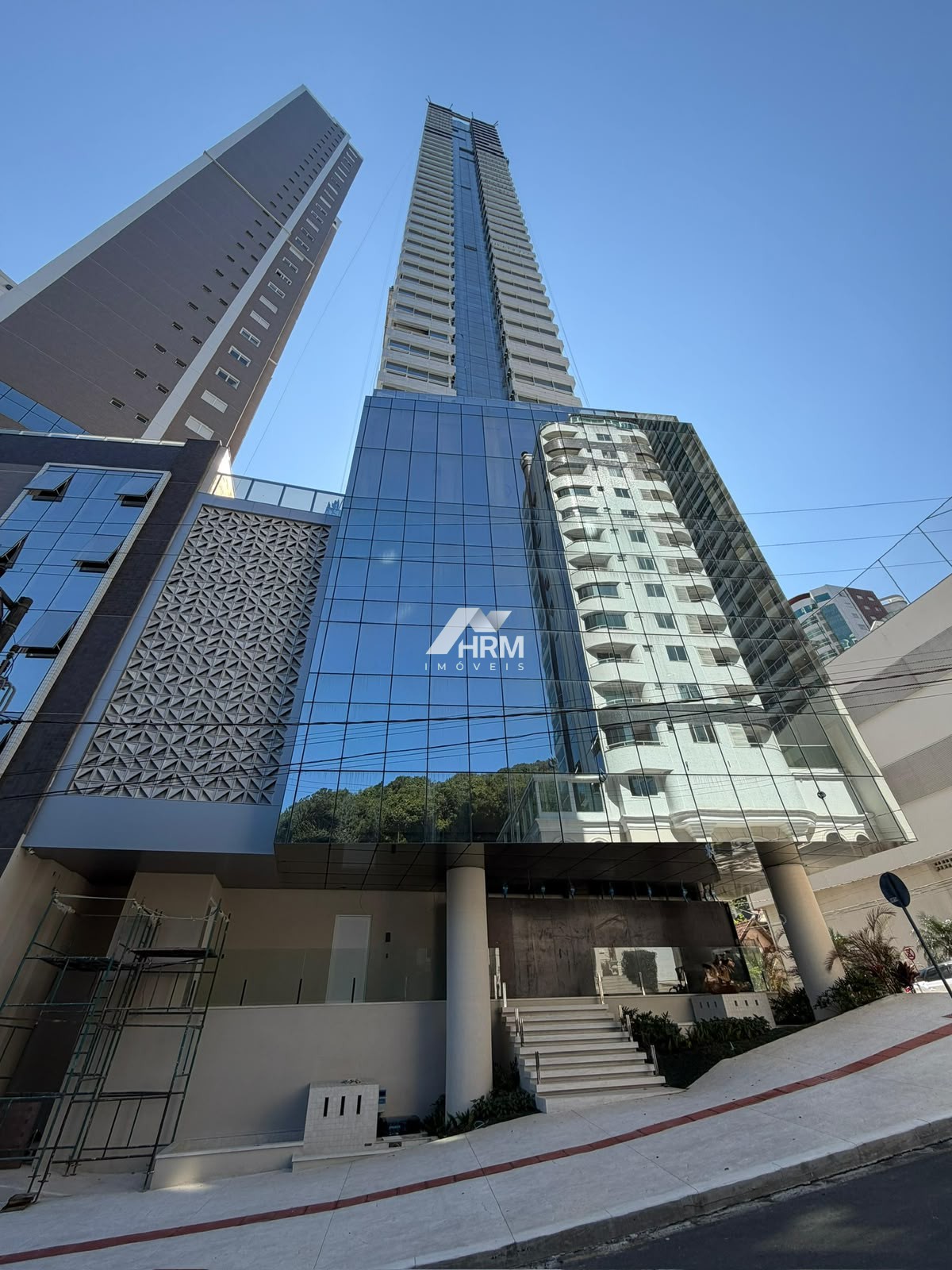 Blue Coast Tower | FG | 4 Suítes, 3 Vagas e 1 Apartamento por Andar