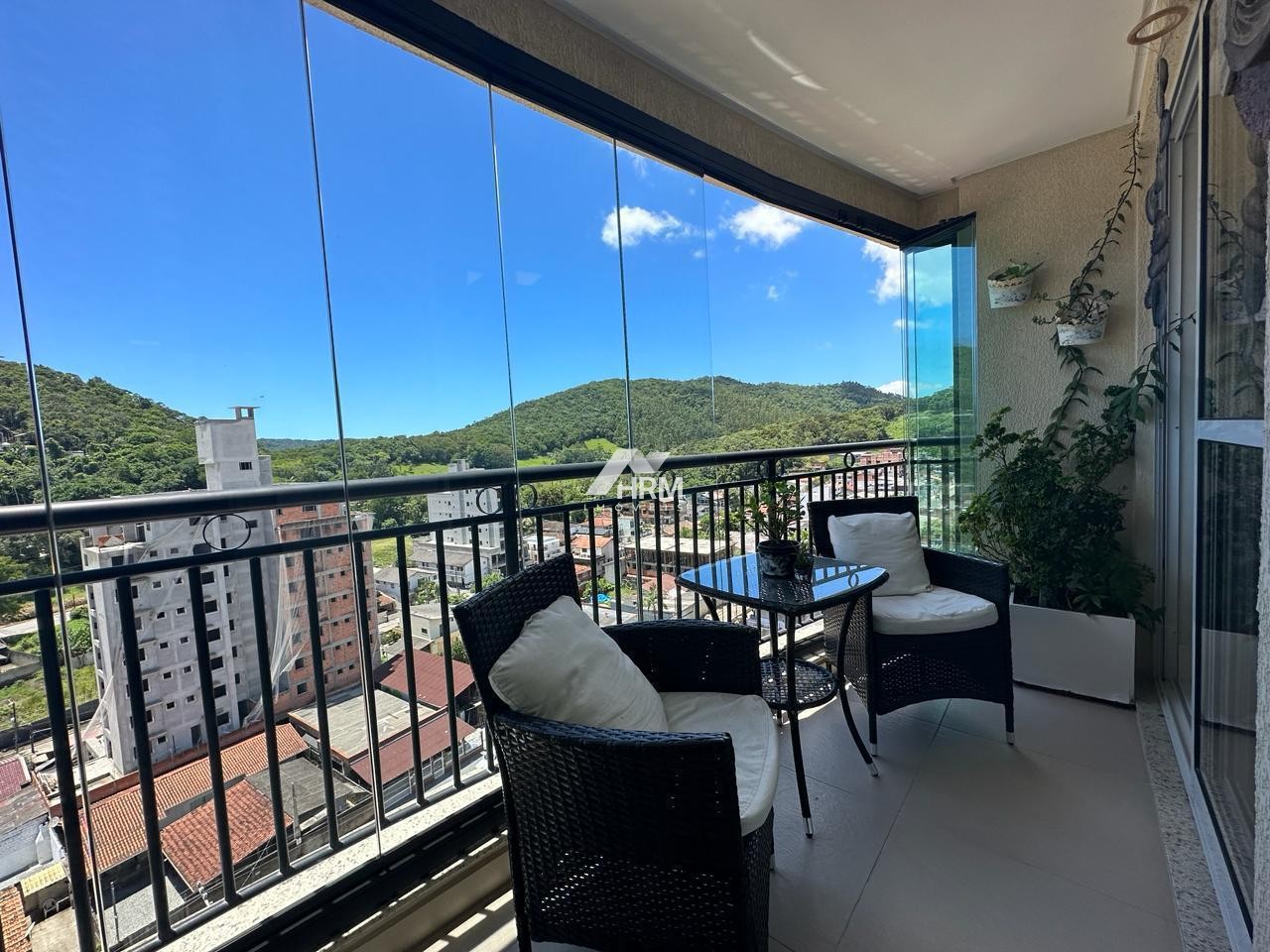 Apartamento mobiliado, com vista panorâmica. Camboriú - SC.