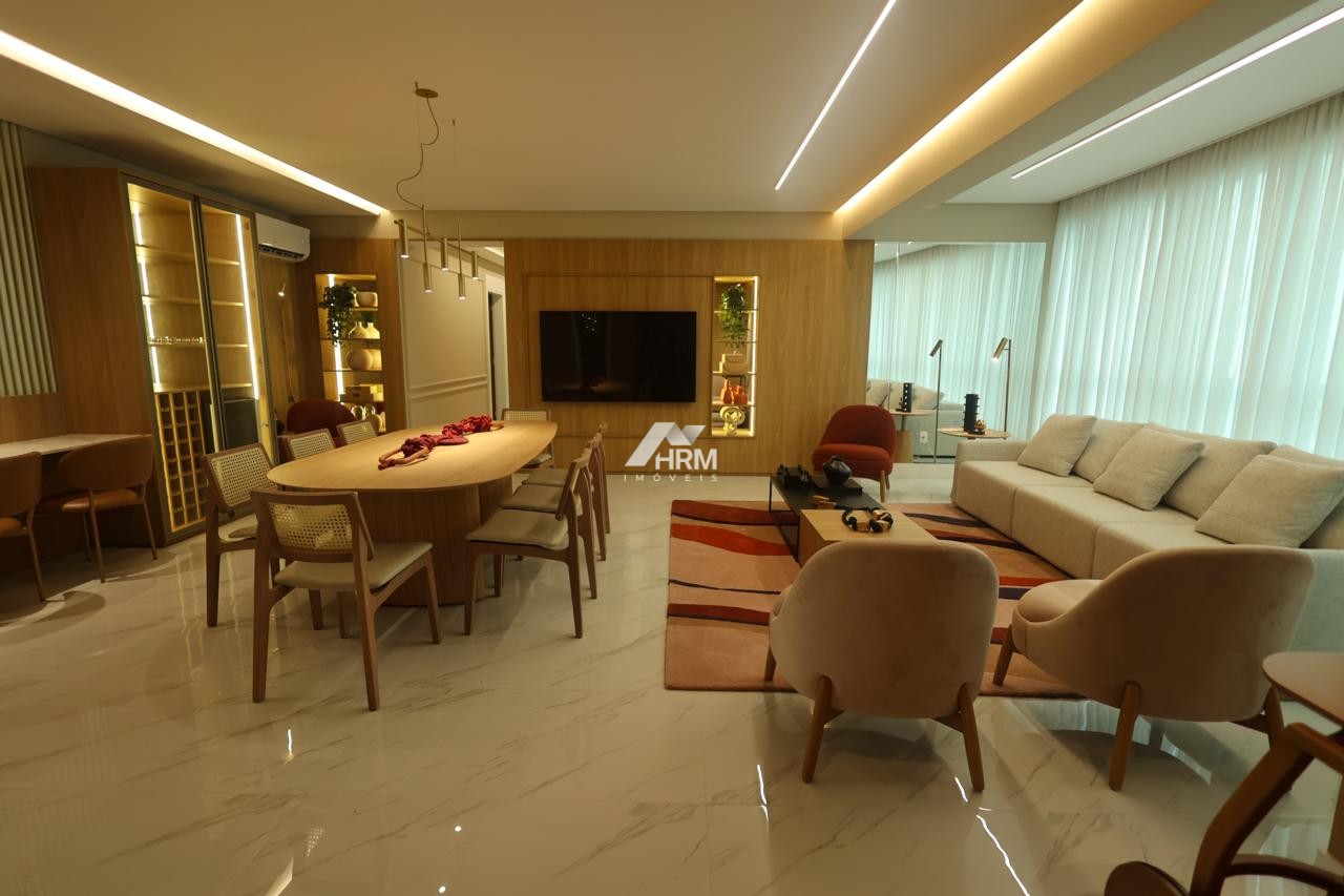 Apartamento de 04 dormitórios + 05 banheiros. Centro, Balneário Camboriú.