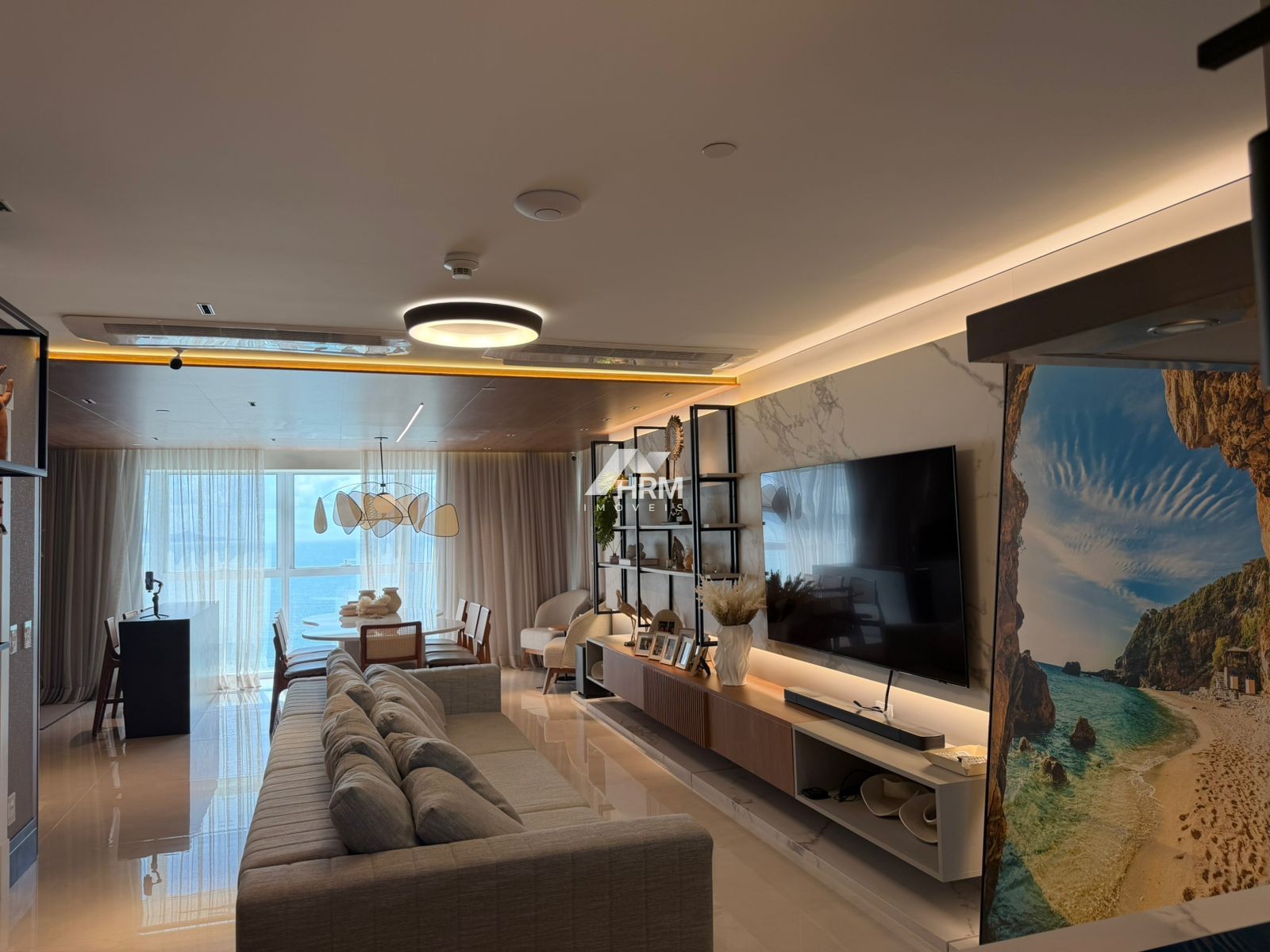 Apartamento 04 suítes e 06 banheiros, frente mar em Balneário Camboriú
