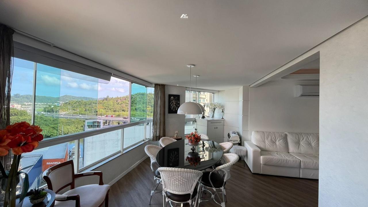 Apartamento na Barra Sul com 03 quartos e 02 vagas de garagem em Balneário Camboriú.