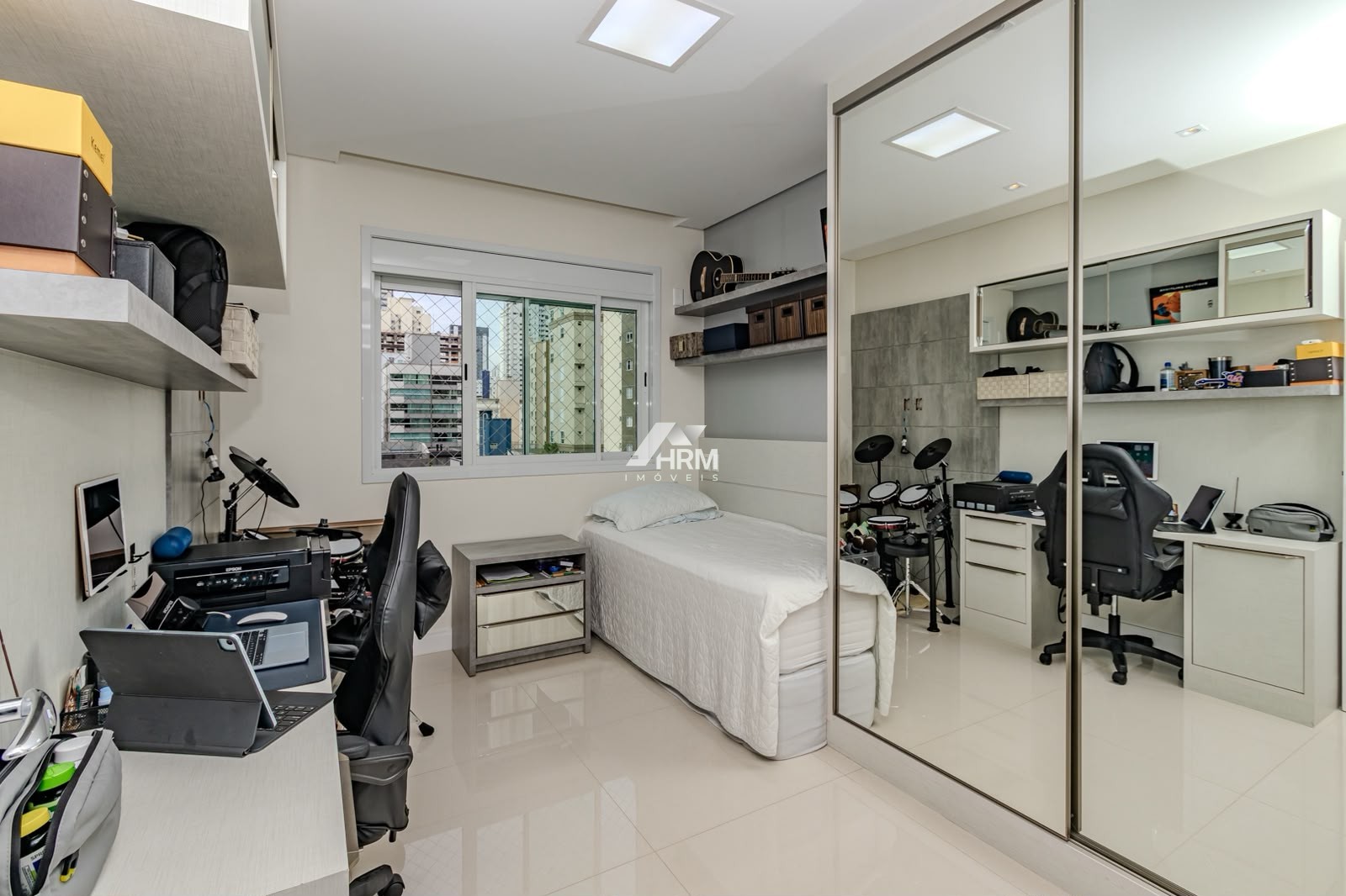 Apartamento Próximo da Praia Central em Balneário Camboriú.