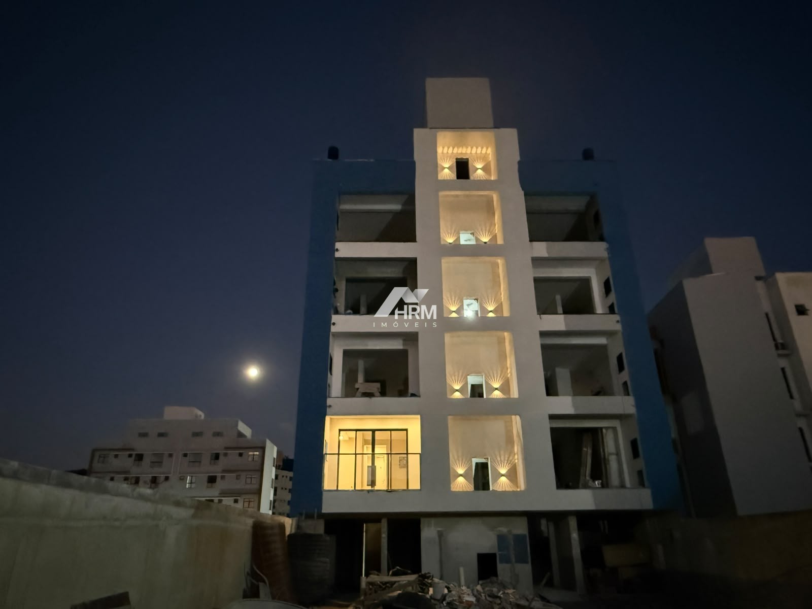 Apartamento de 02 quartos, sendo 1 suíte - Rio Pequeno, Camboriú.