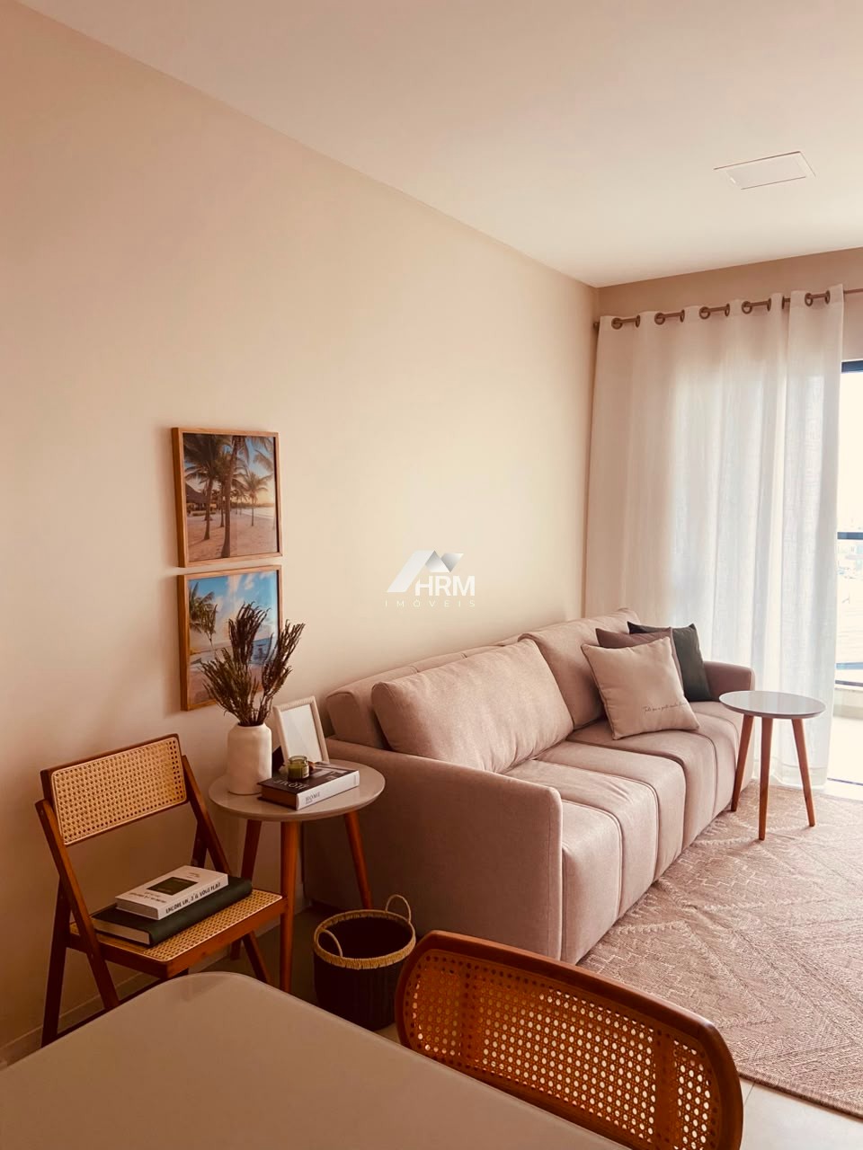 Apartamento com 02 quartos no bairro das nações, Balneário Camboriú.