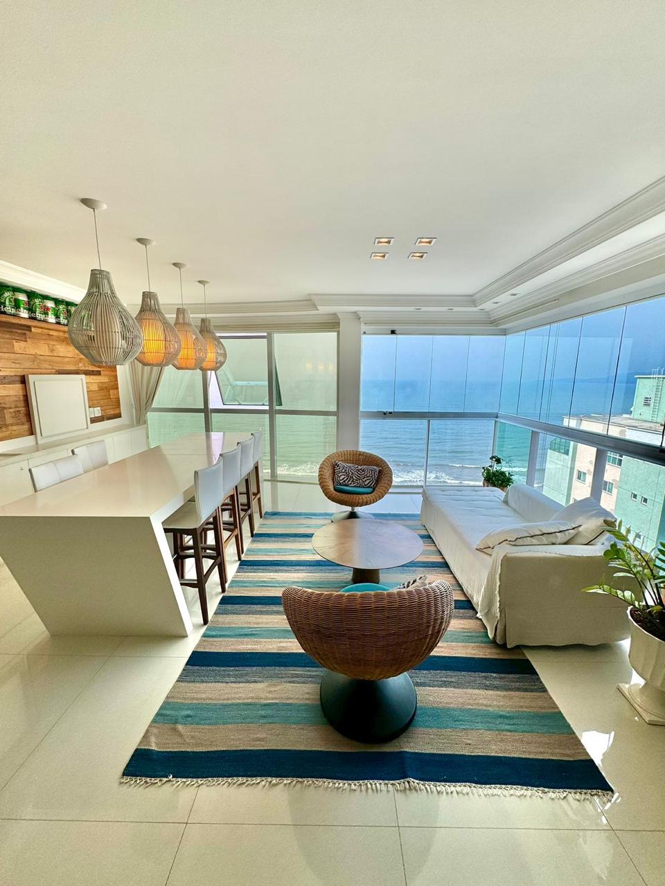 Premier Tower Residence, a venda em Meia Praia Frente Avenida
