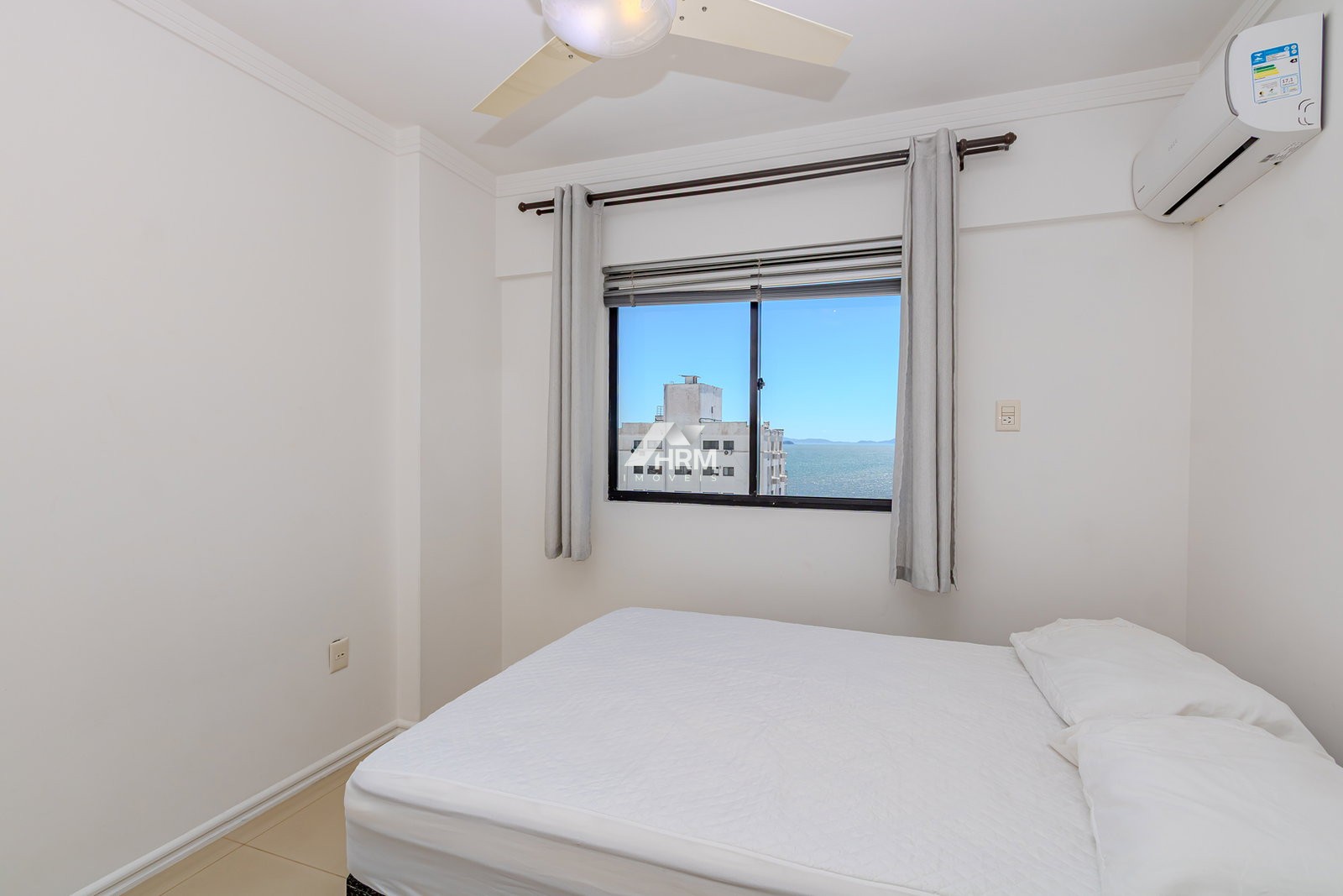 Apartamento com 03 Quartos, Sendo 01 Suítes no Centro de Balneário Camboriú