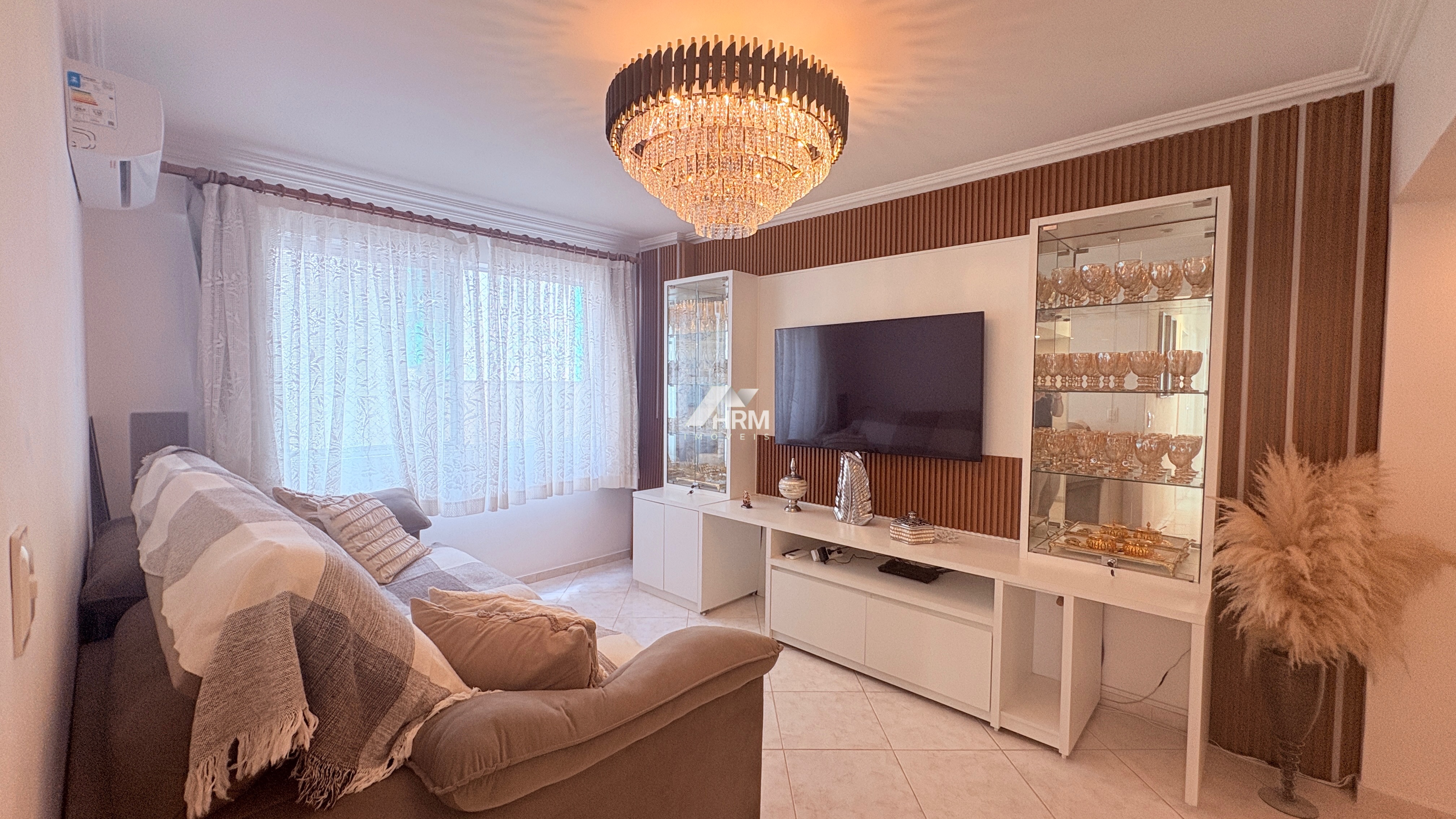 Apartamento com 3 dormitórios a 180 metros do mar na Barra Sul, Balneário Camboriú