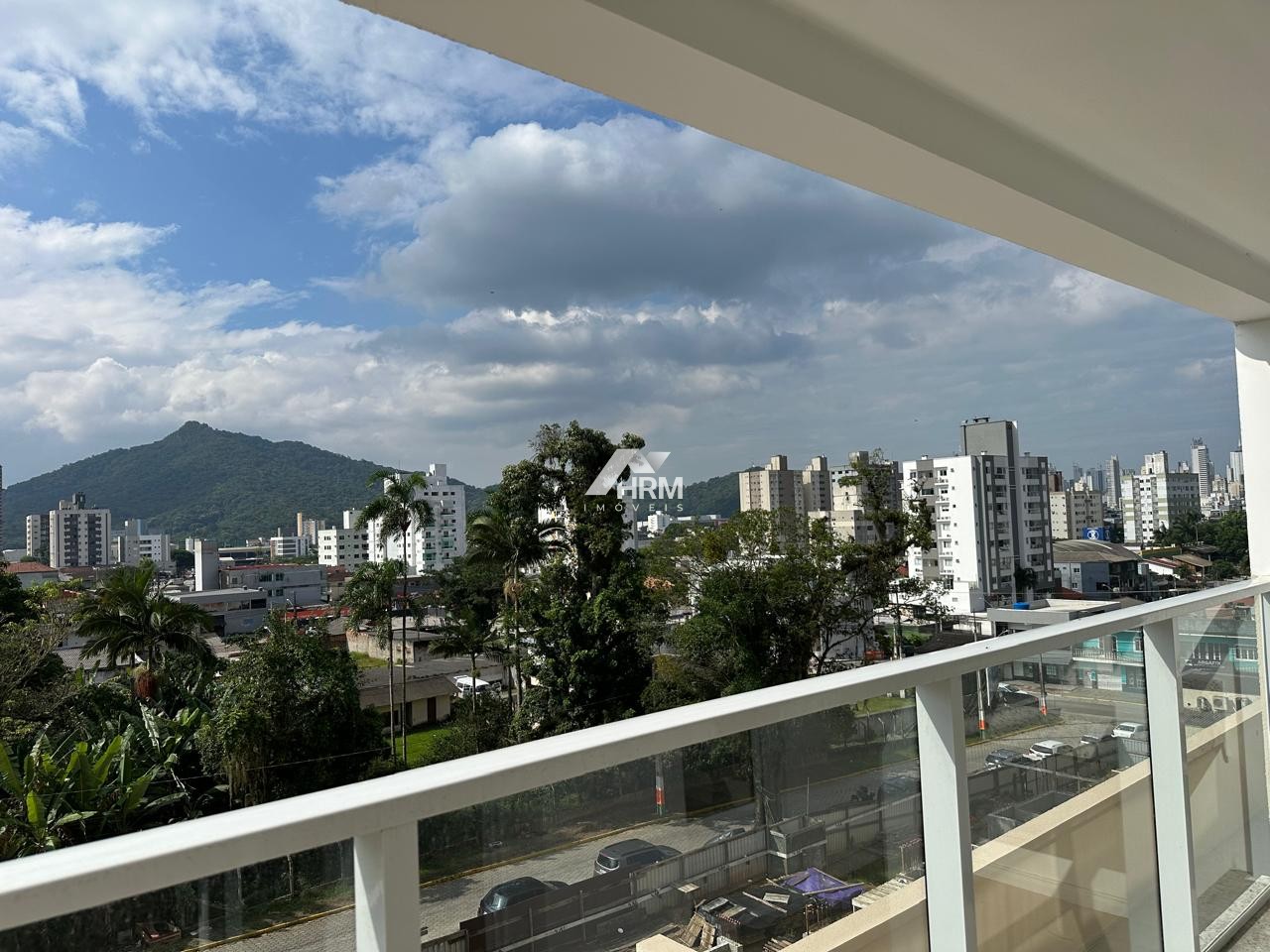 Apartamento com Vista Panorâmica, Varanda e Suíte no Tabuleiro, Camboriú-SC.