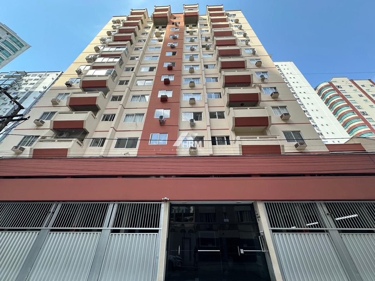 Apartamento com Vista Panorâmica, 04 Suítes, no Centro de Balneário Camboriú.
