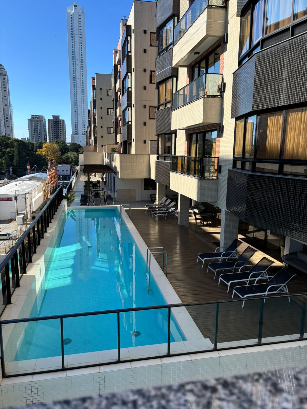 Apartamento com 2 suítes no bairro das nações.