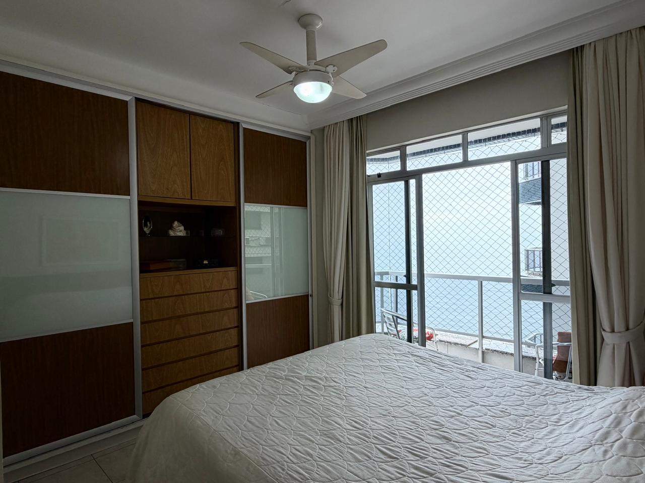 Apartamento com 03 quartos e vista mar em Balneário Camboriú.