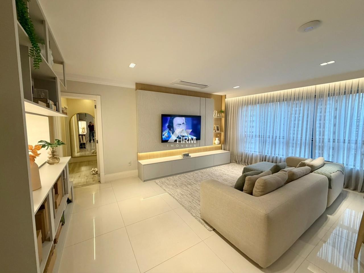 Apartamento de 03 suítes, Centro, Balneário Camboriú.
