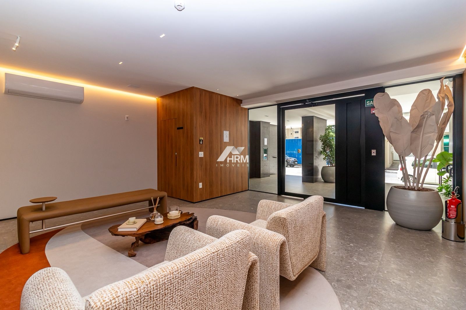 Apartamento com 04 suítes no Centro de Balneário Camboriú.