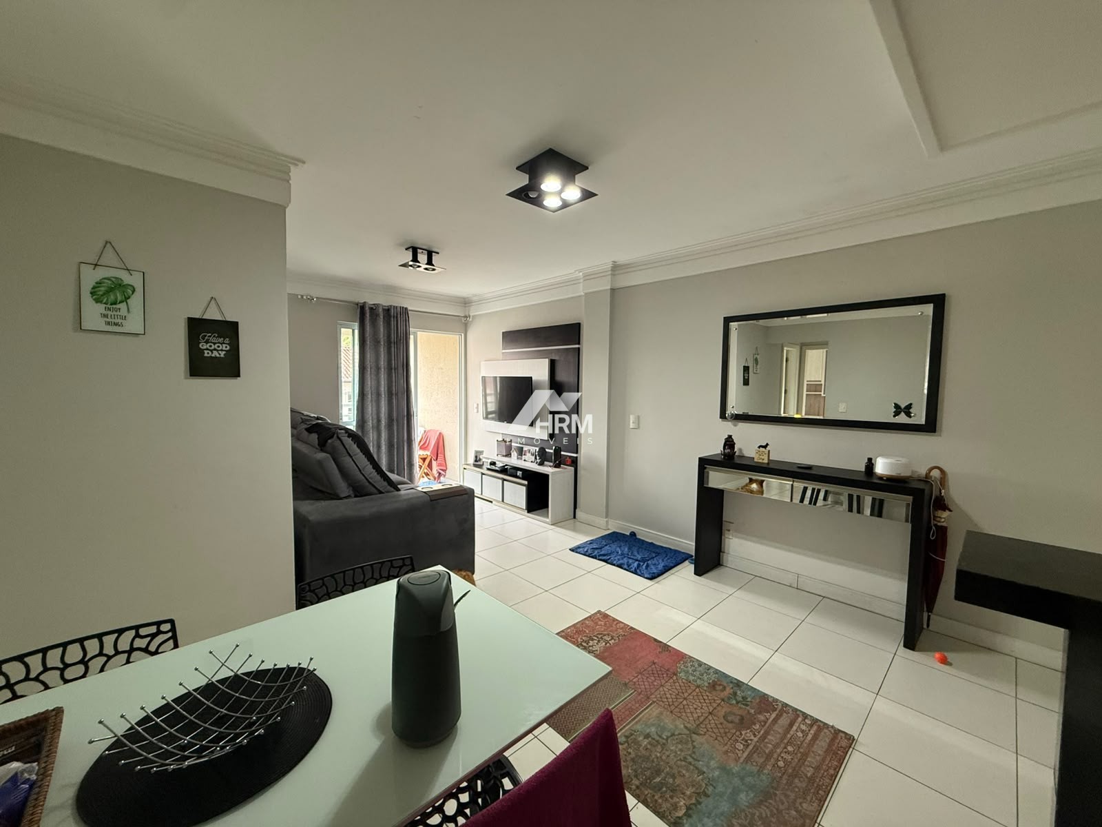 Apartamento 2 dormitórios com churrasqueira em Balneário Camboriú