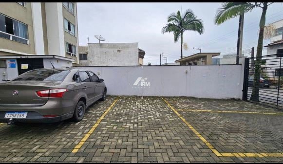 Apartamento com mobília, 02 quartos, sendo 01 suíte em Camboriú.