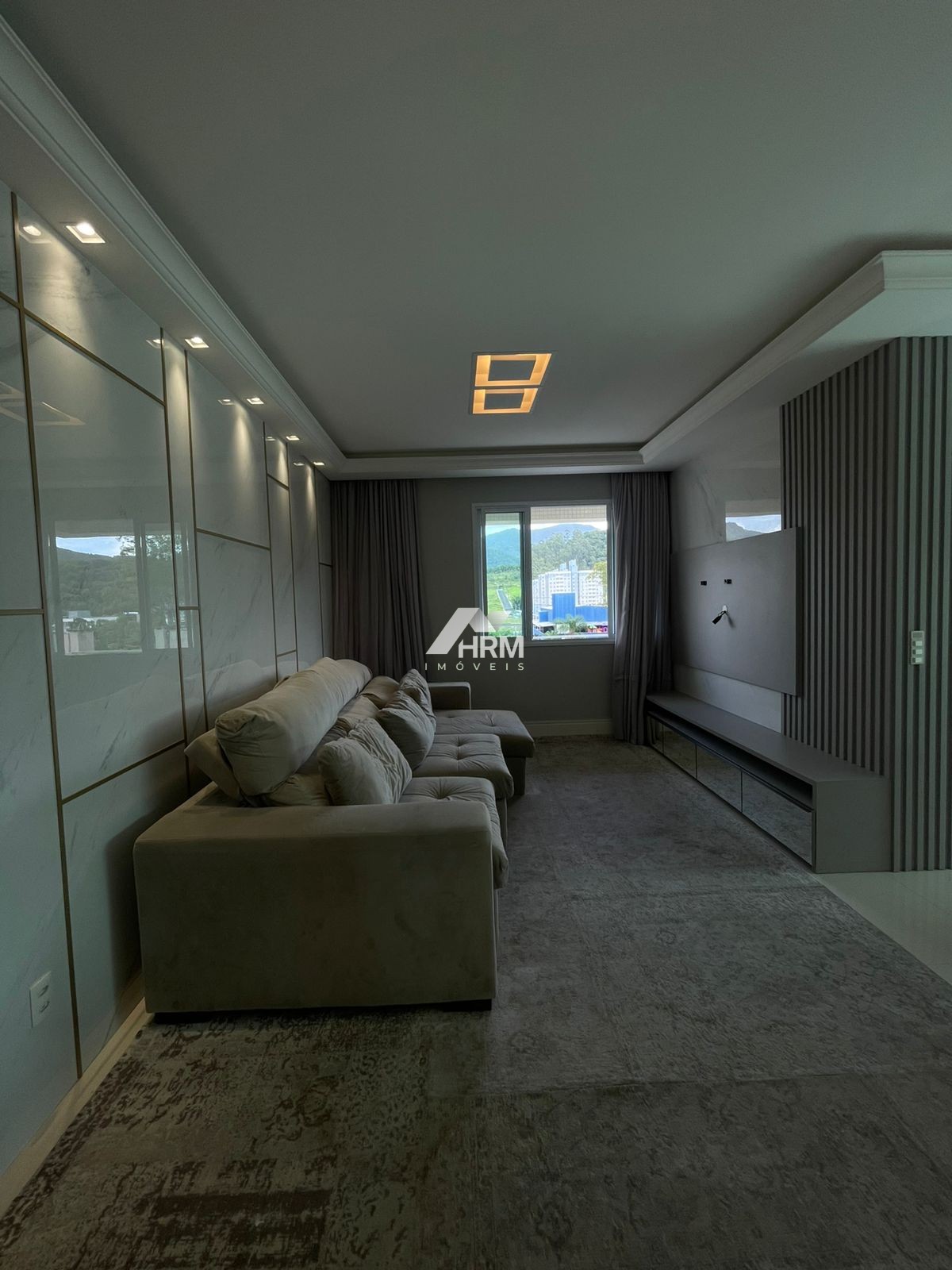 Apartamento Com Varanda Gourmet e 03 Suítes no Centro de Itapema.