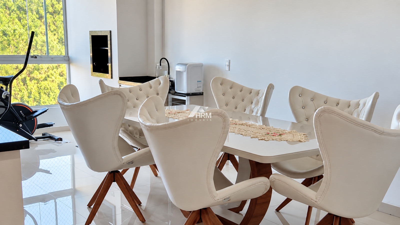 Apartamento com 3 dormitórios(1 suíte), sacada e 2 vagas no bairro Fazenda
