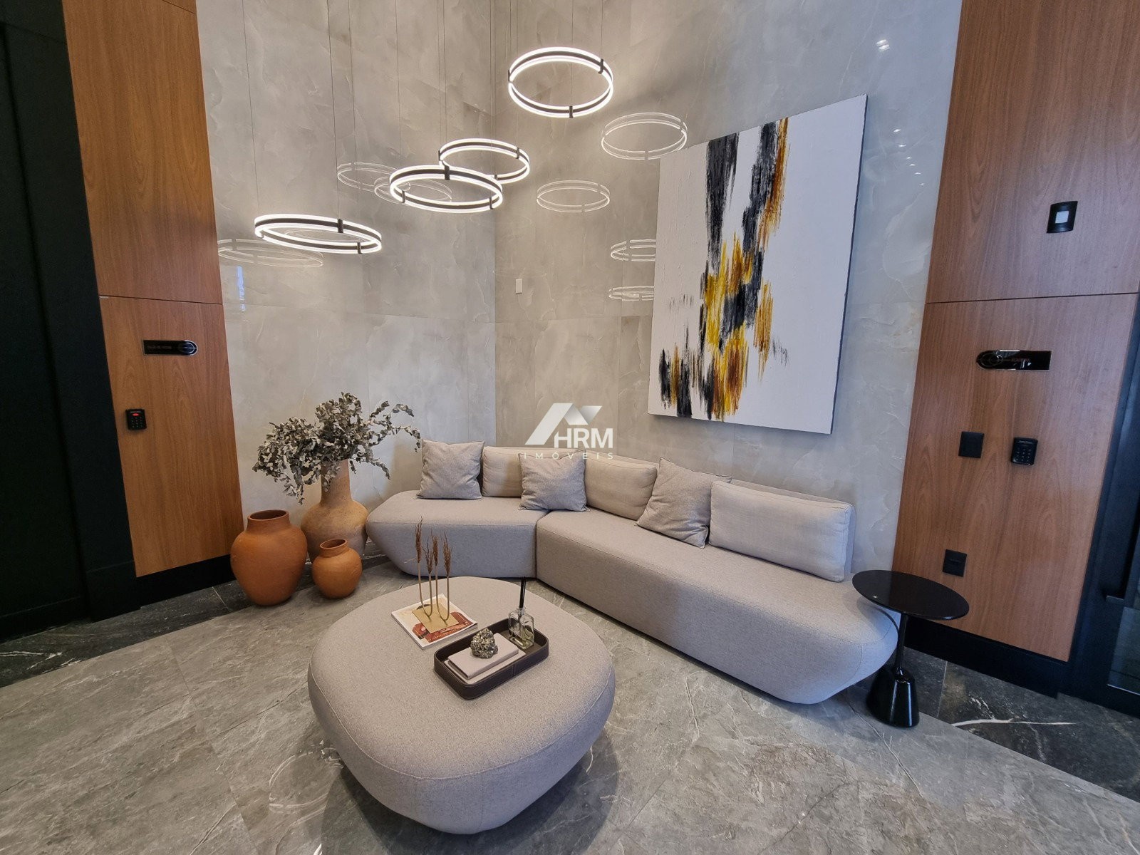 Apartamento de 02 suítes no centro de Balneário Camboriú.